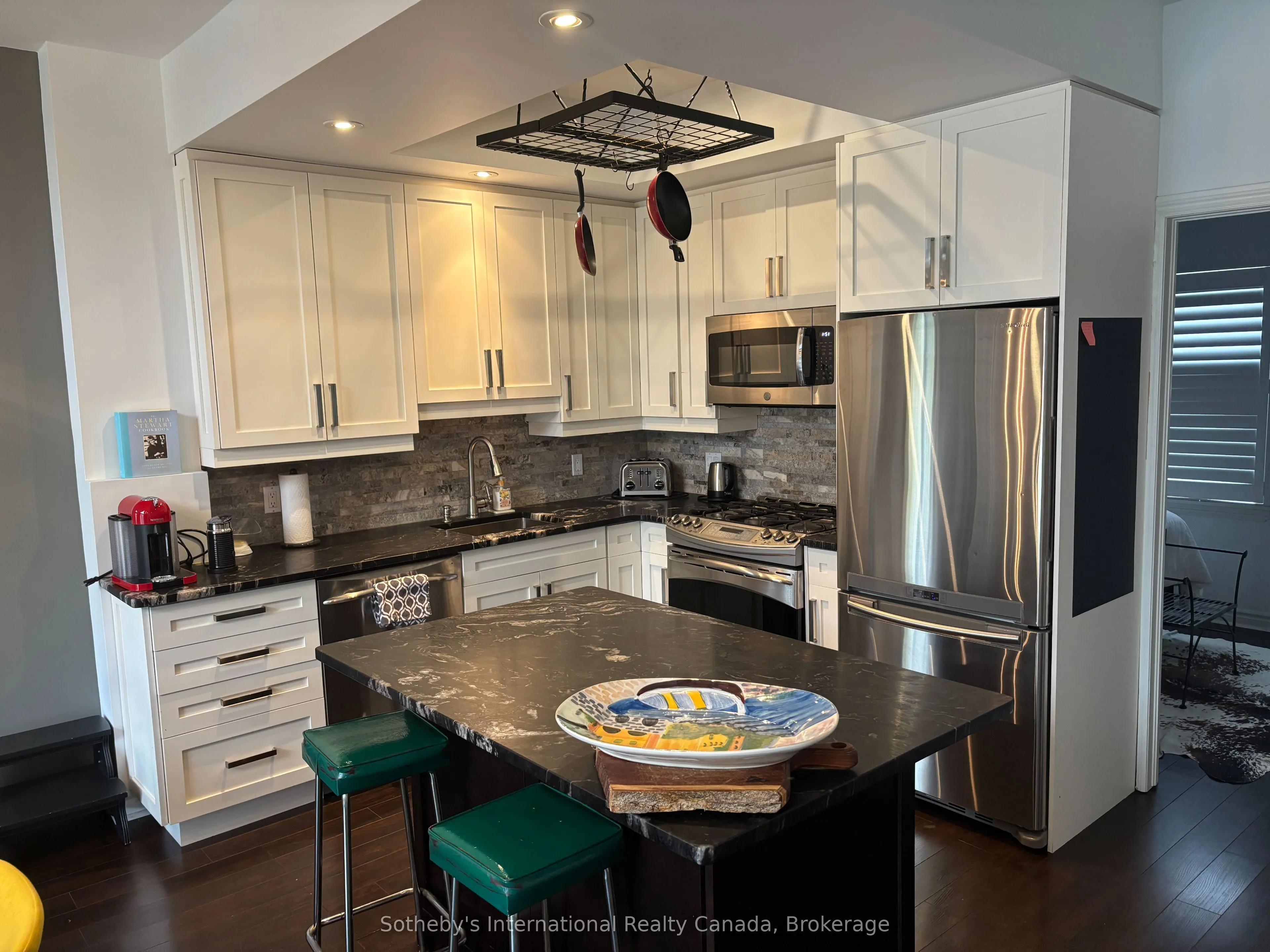 110 KELLIE'S Way, #10