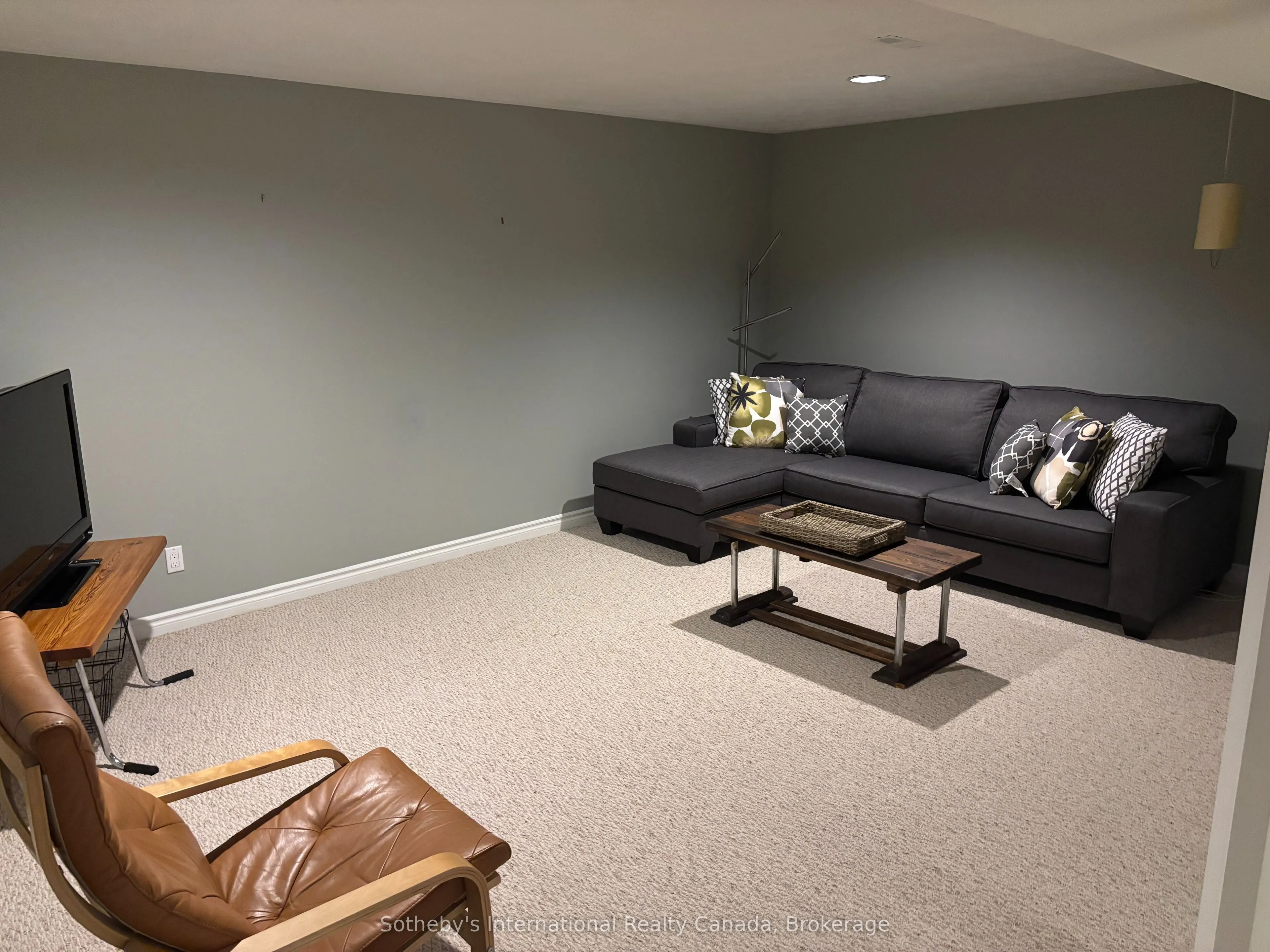 110 KELLIE'S Way, #10
