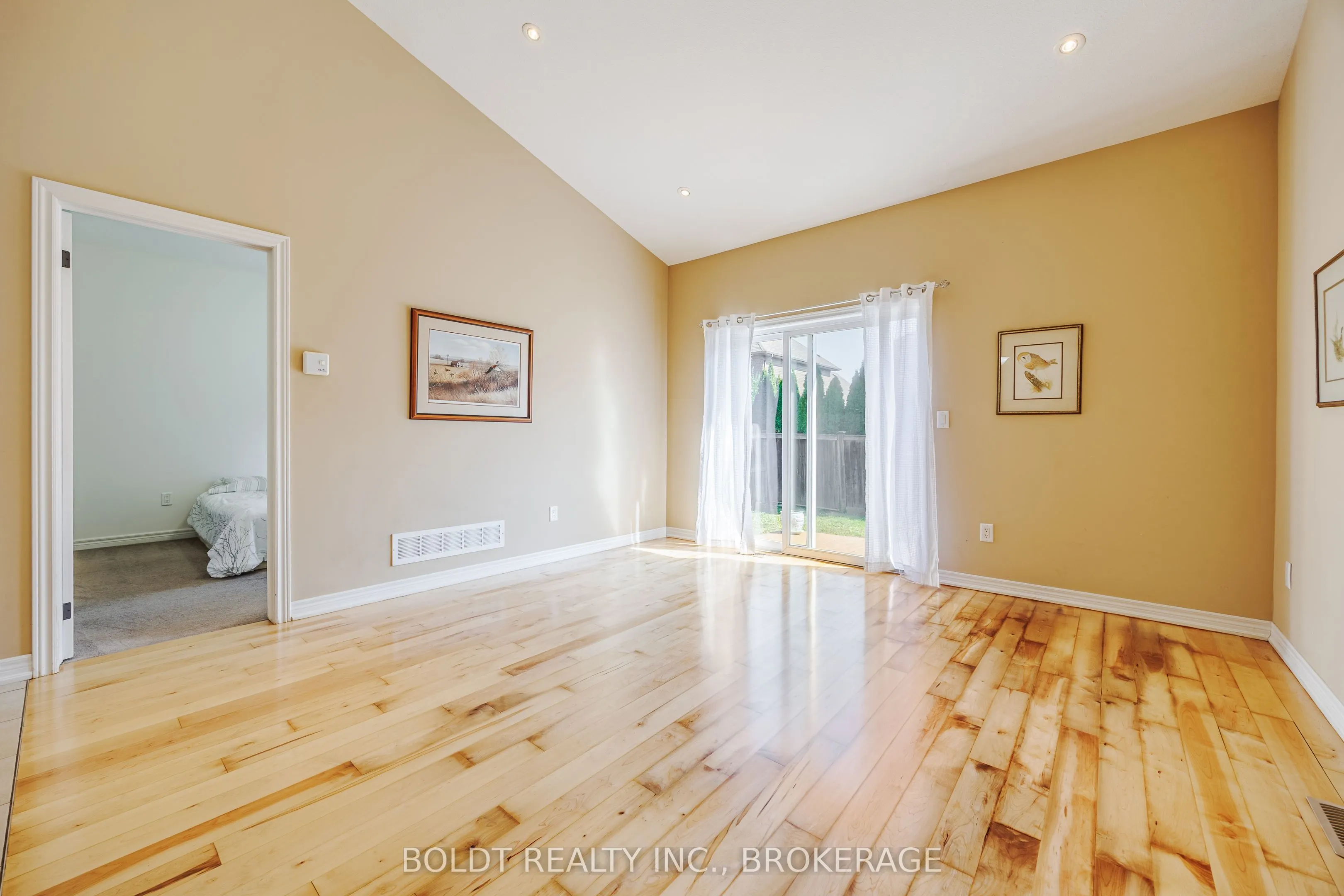 58 Videl Crescent N