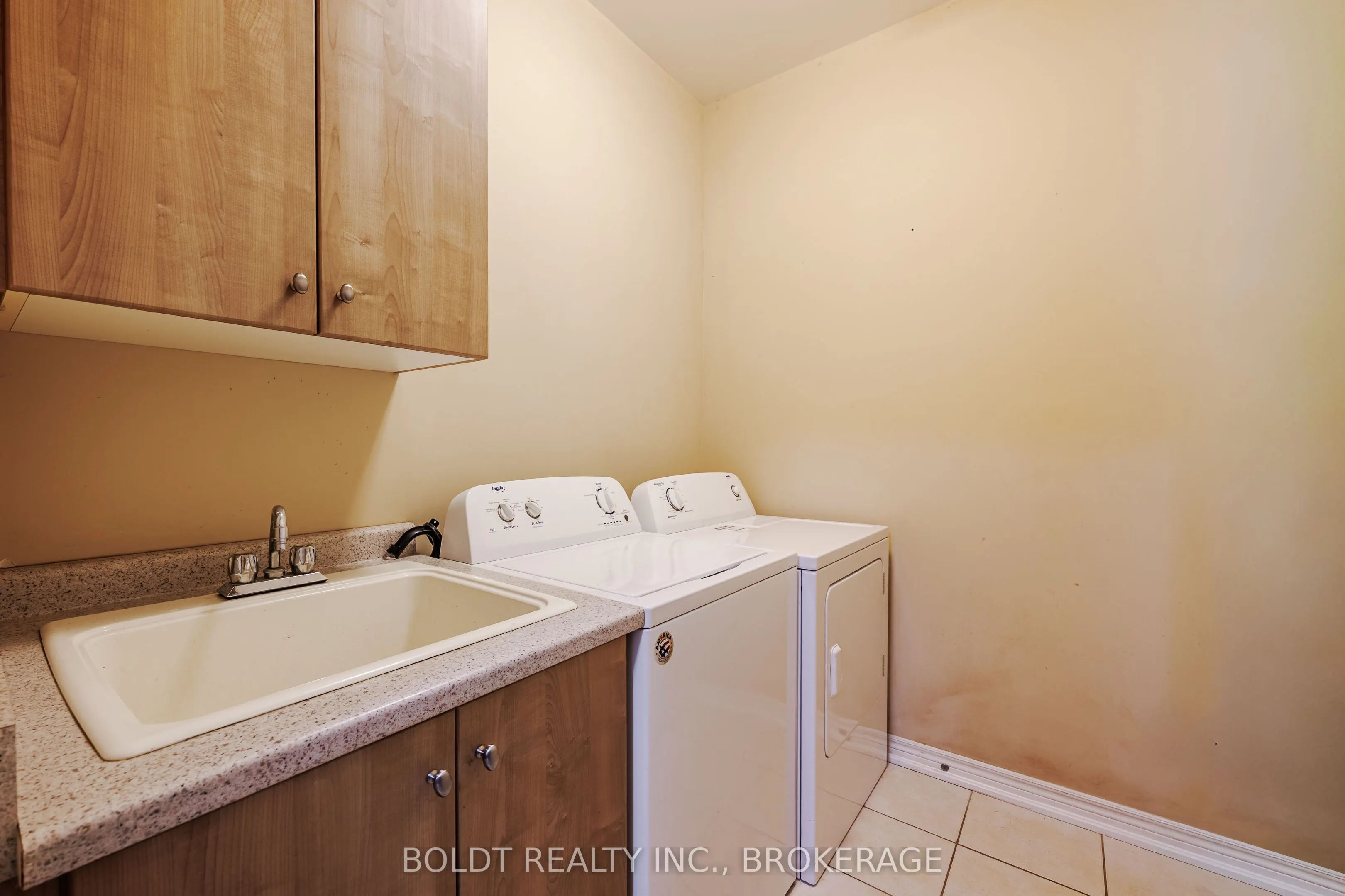 58 Videl Crescent N