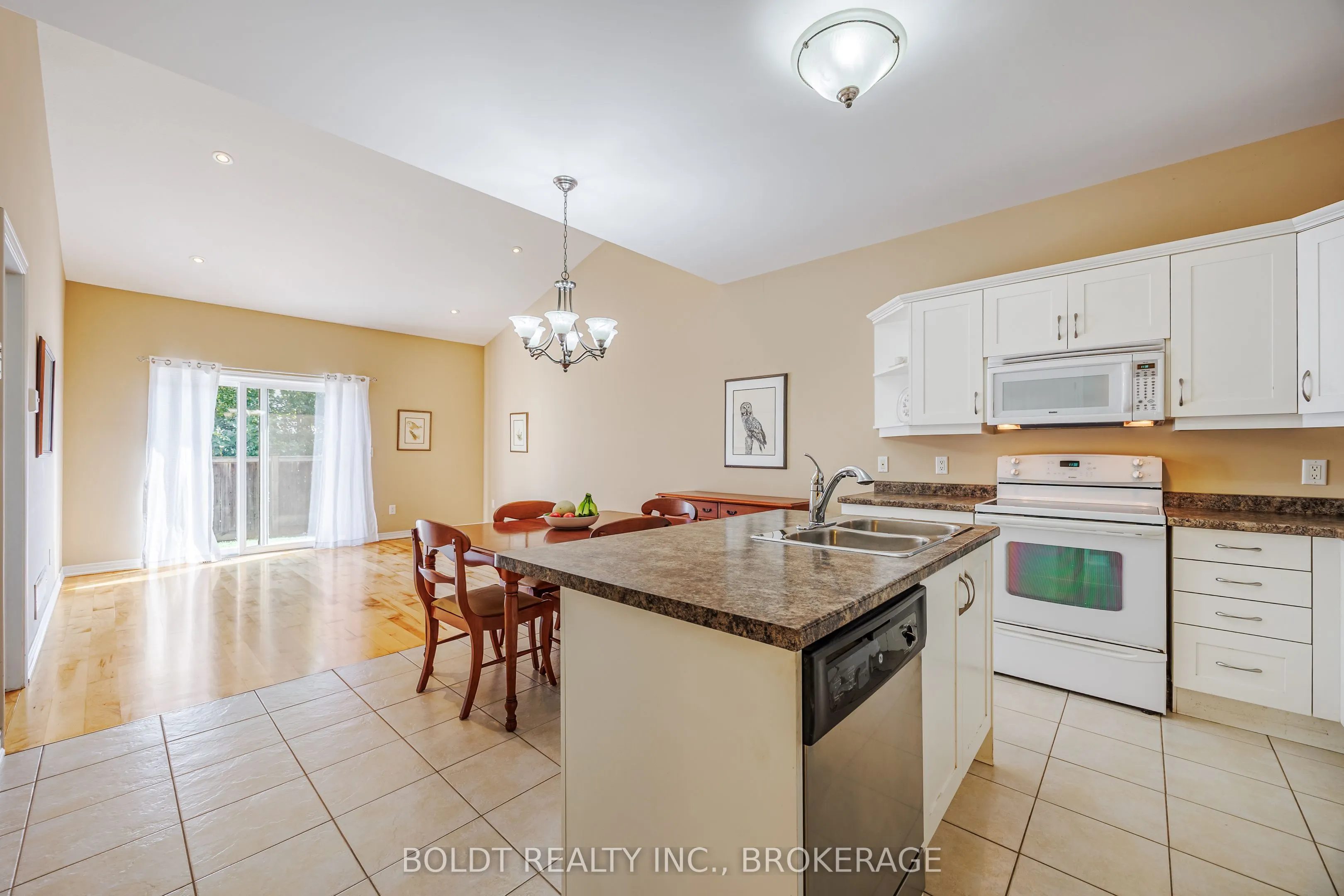 58 Videl Crescent N