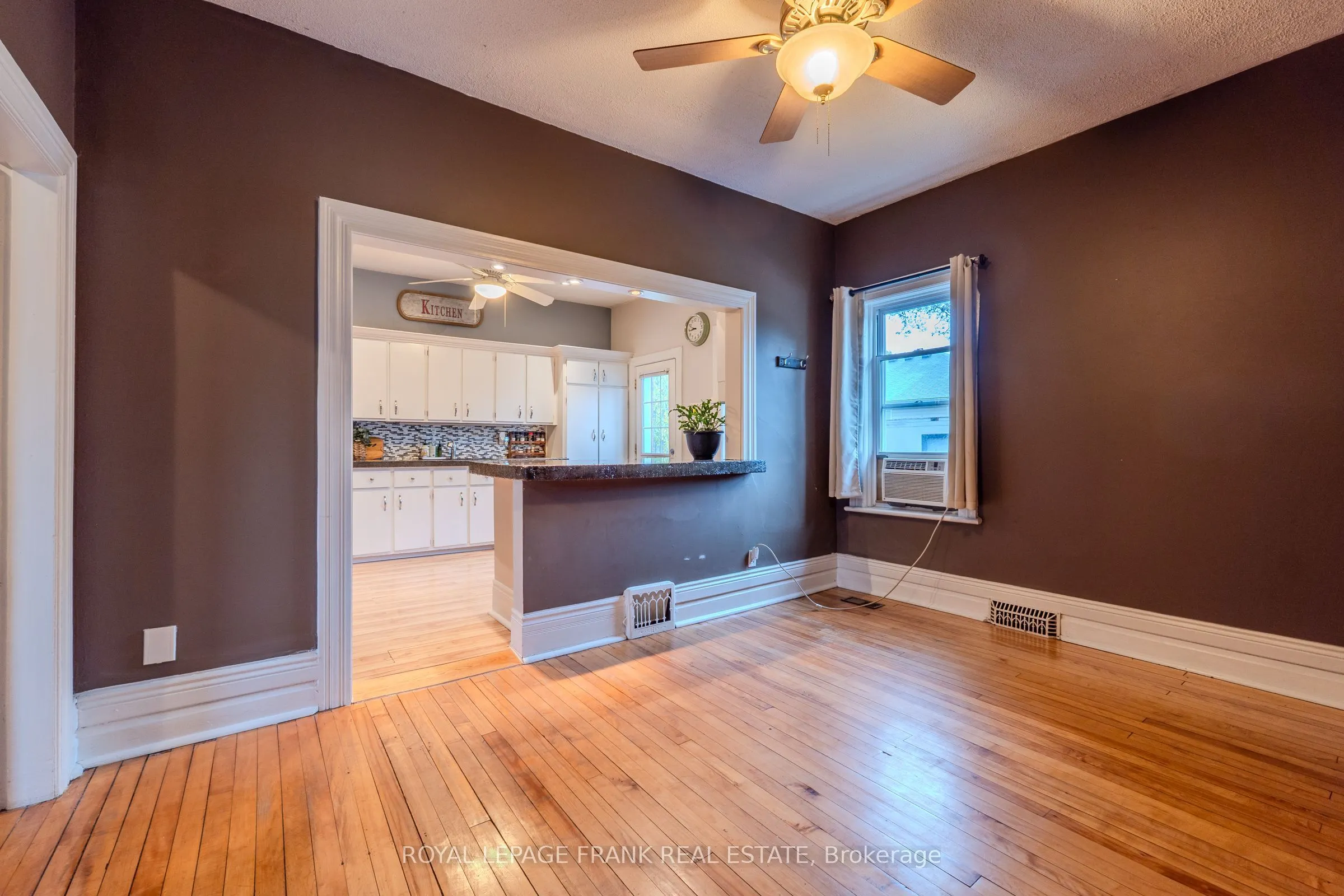 7 Durham Street W