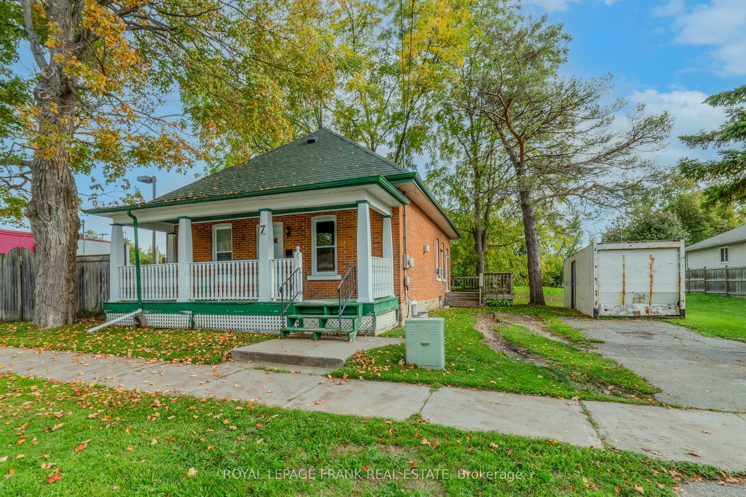 7 Durham Street W