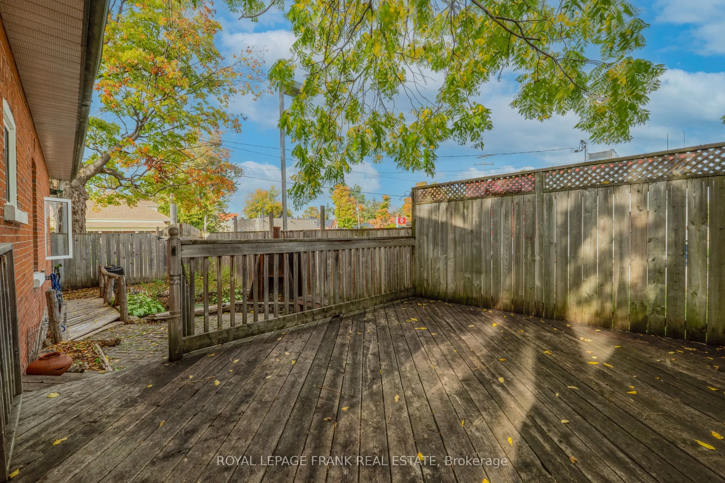 7 Durham Street W