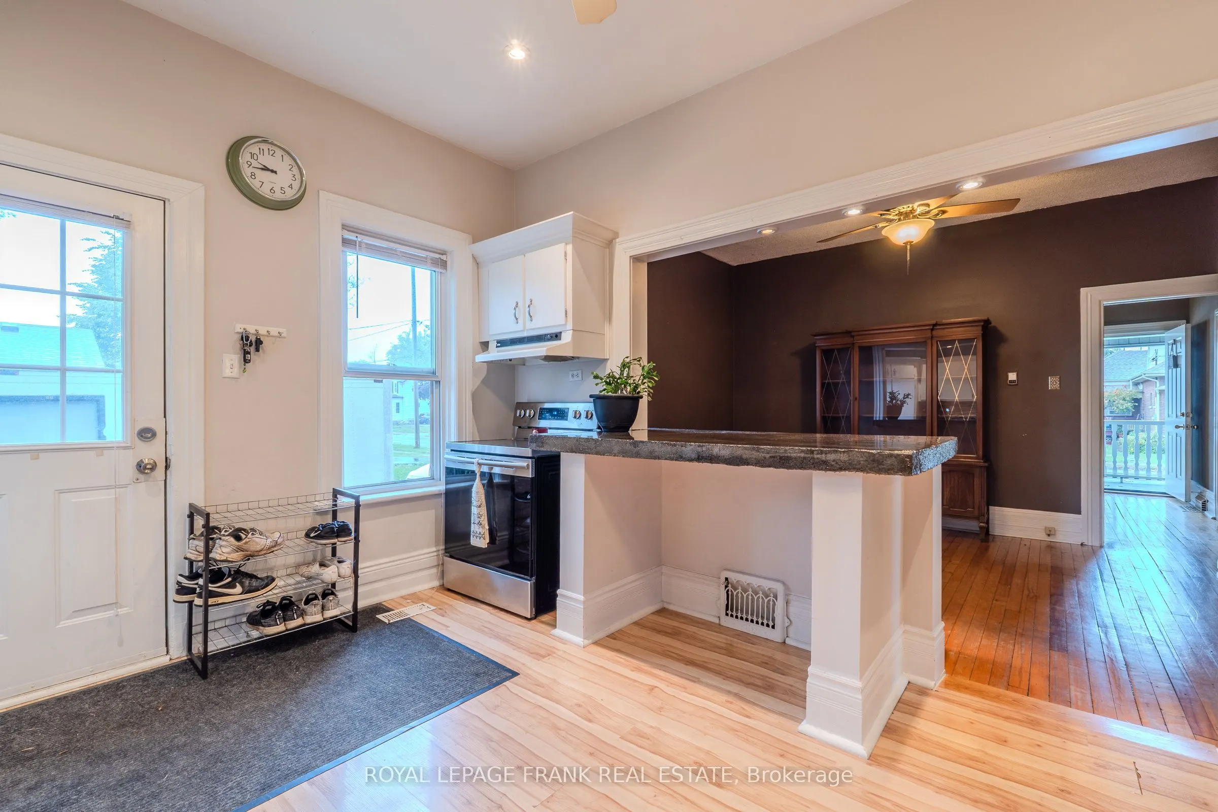7 Durham Street W