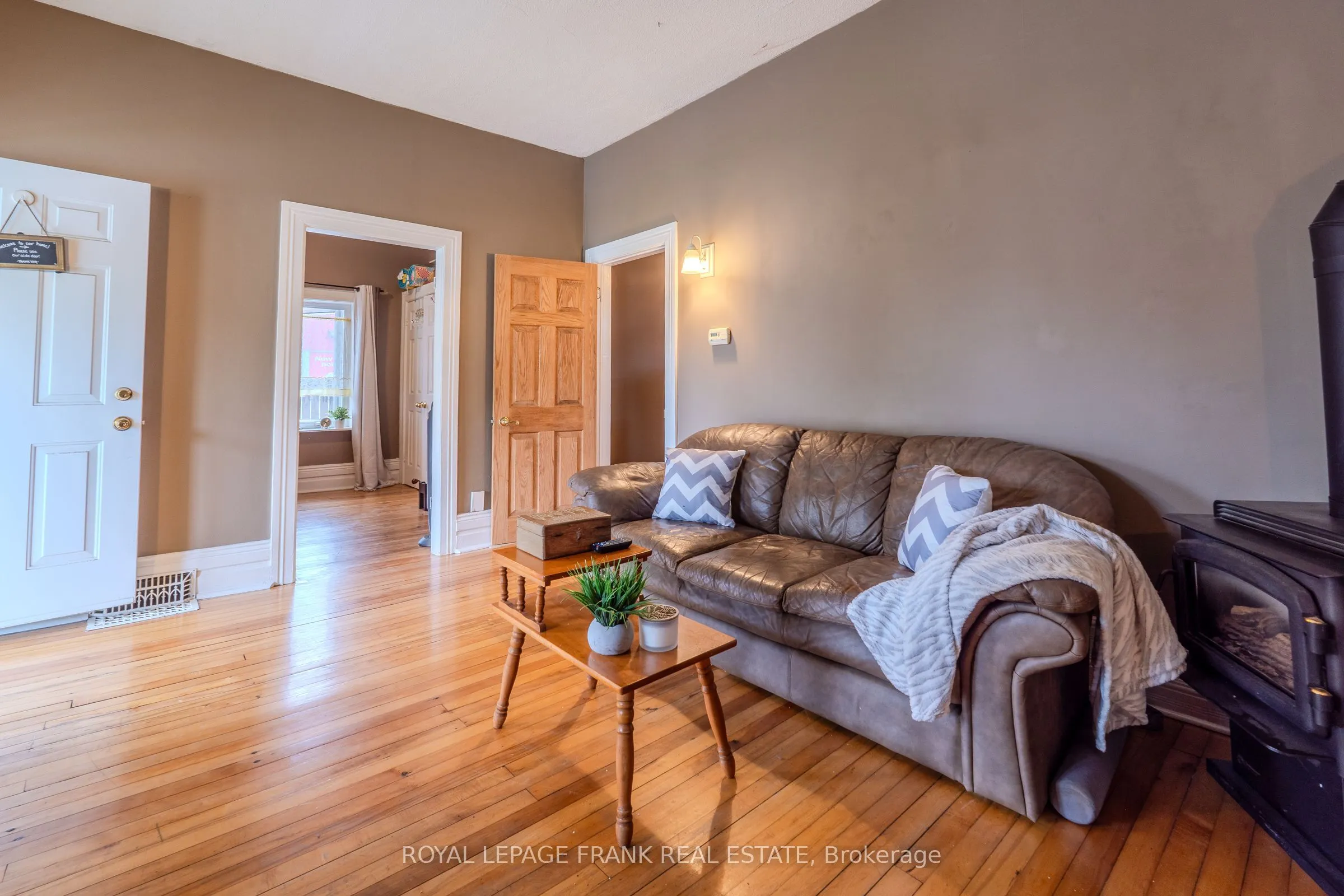 7 Durham Street W