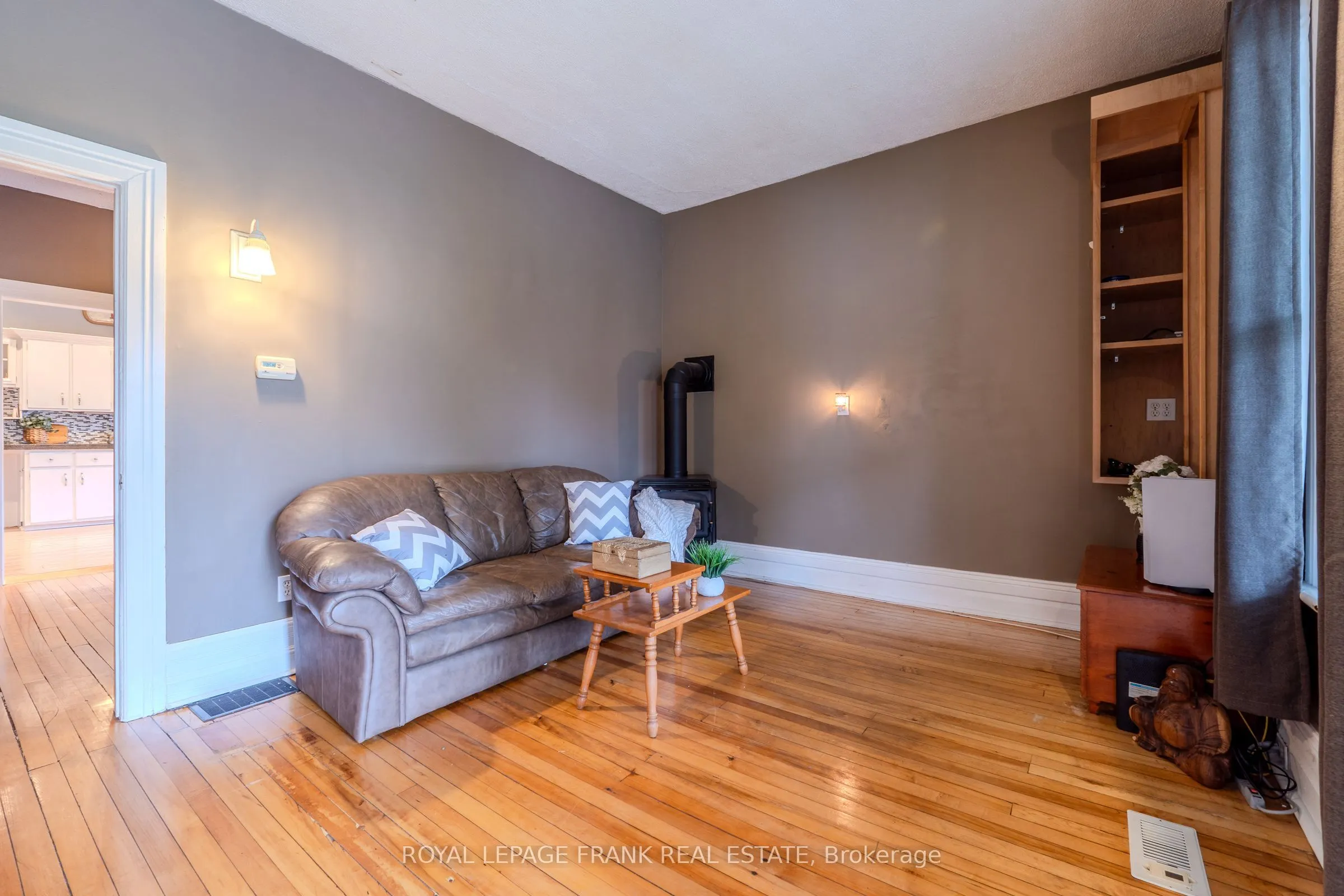 7 Durham Street W