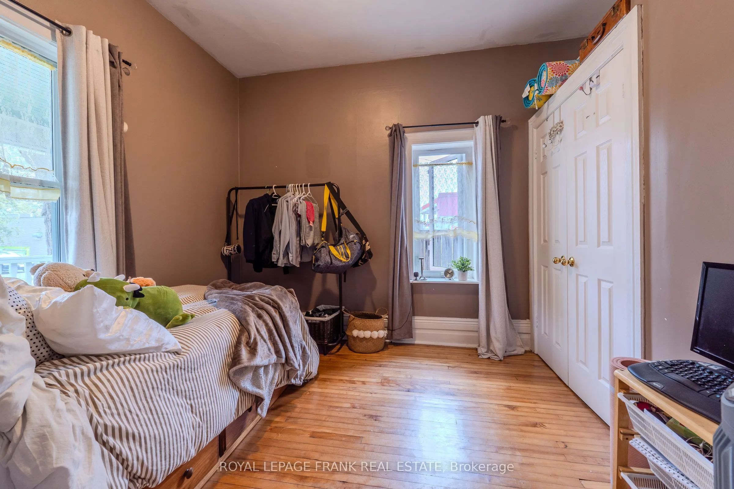 7 Durham Street W