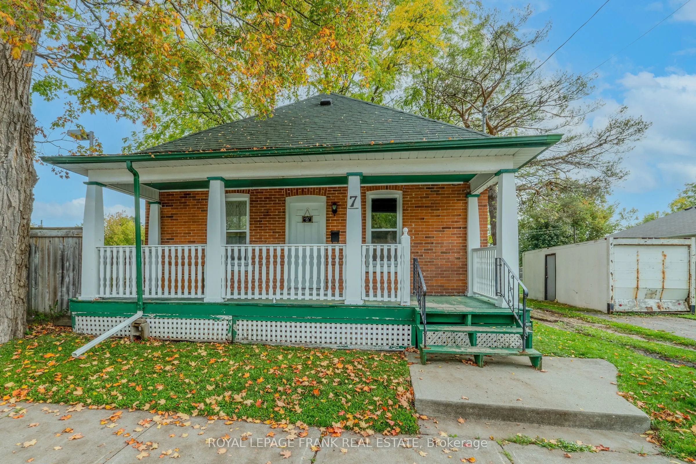 7 Durham Street W