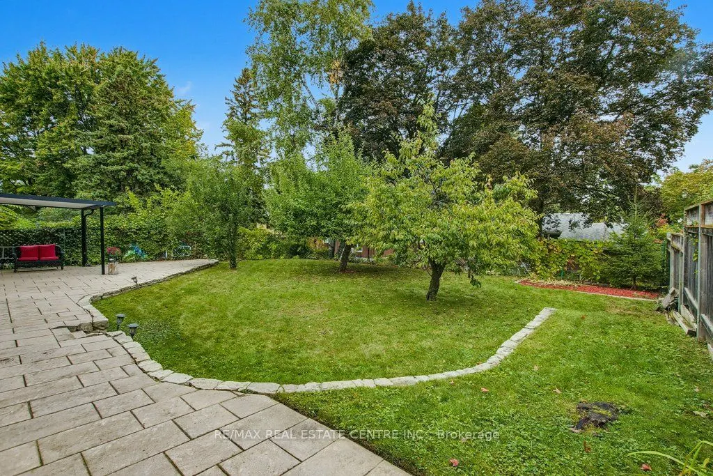 28 Meadow Crescent