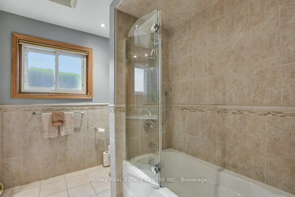 28 Meadow Crescent