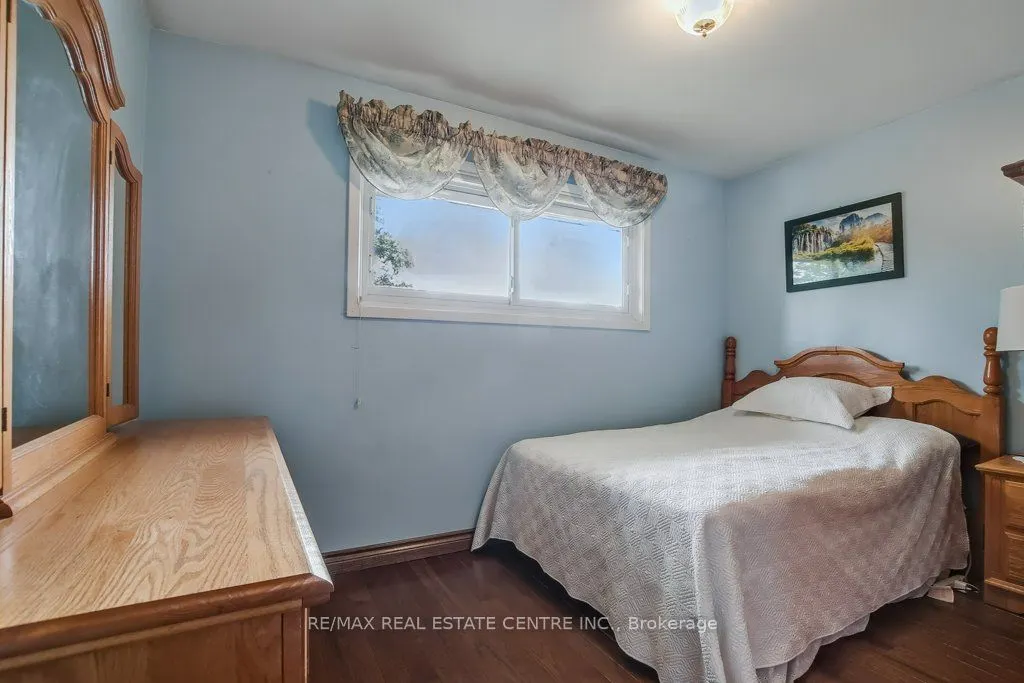 28 Meadow Crescent
