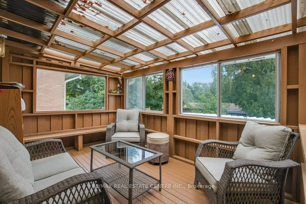 28 Meadow Crescent