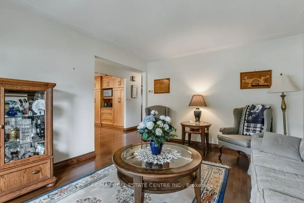 28 Meadow Crescent