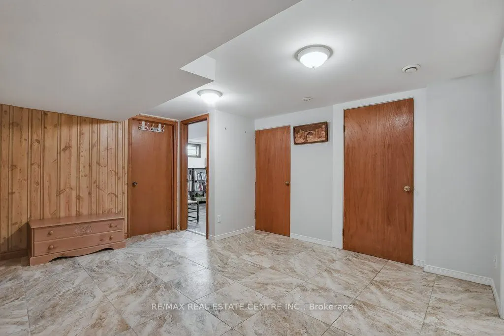 28 Meadow Crescent