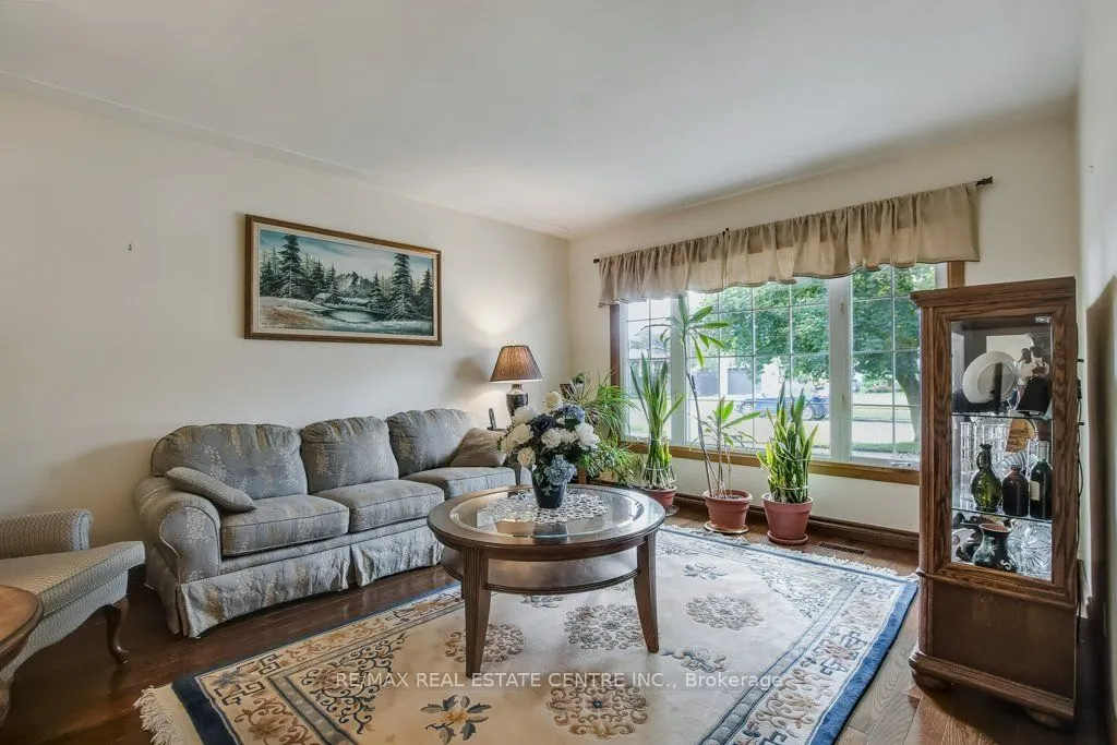 28 Meadow Crescent