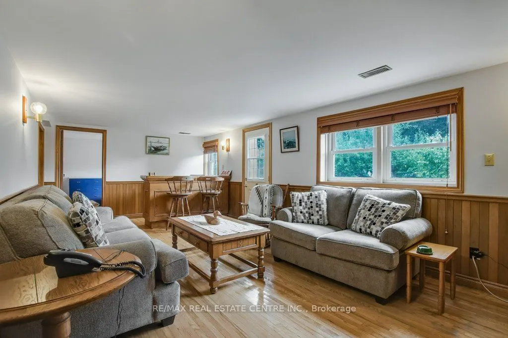 28 Meadow Crescent