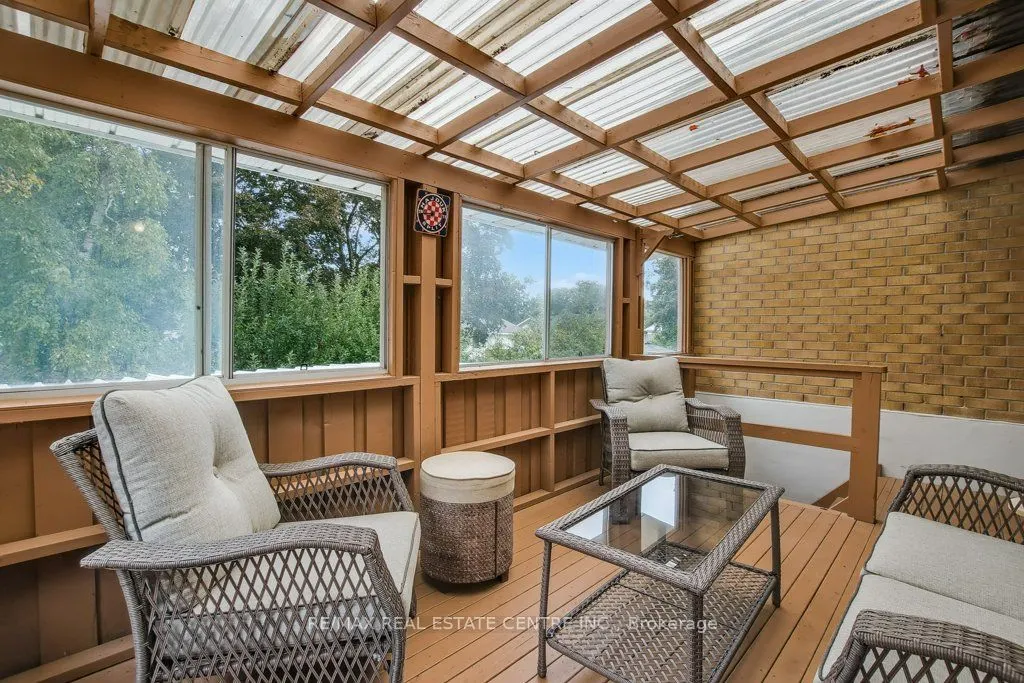 28 Meadow Crescent