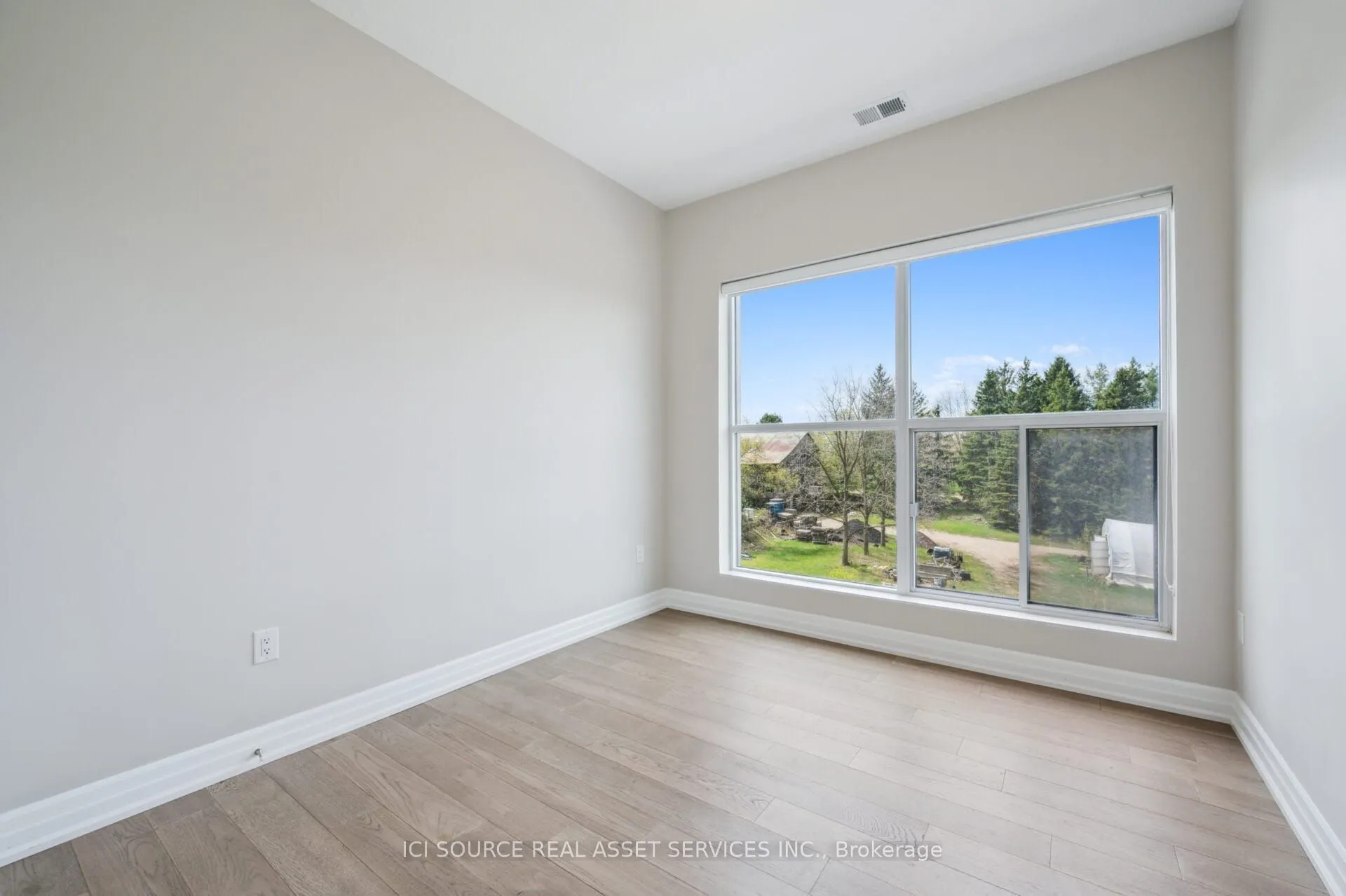 1880 Gordon Street, #208