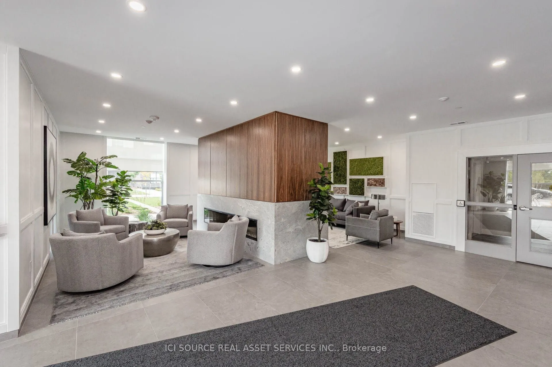1880 Gordon Street, #208