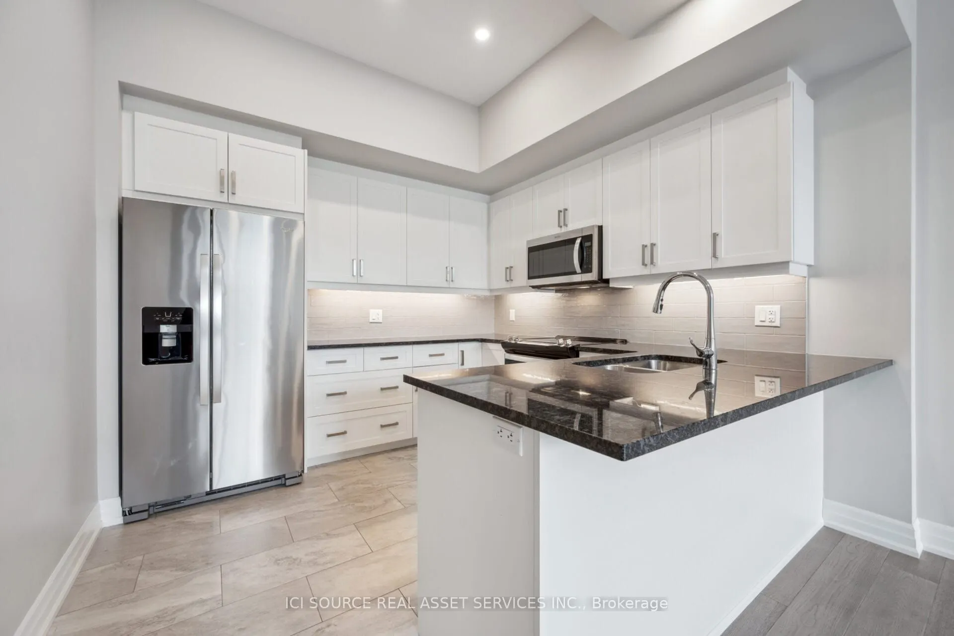 1880 Gordon Street, #208