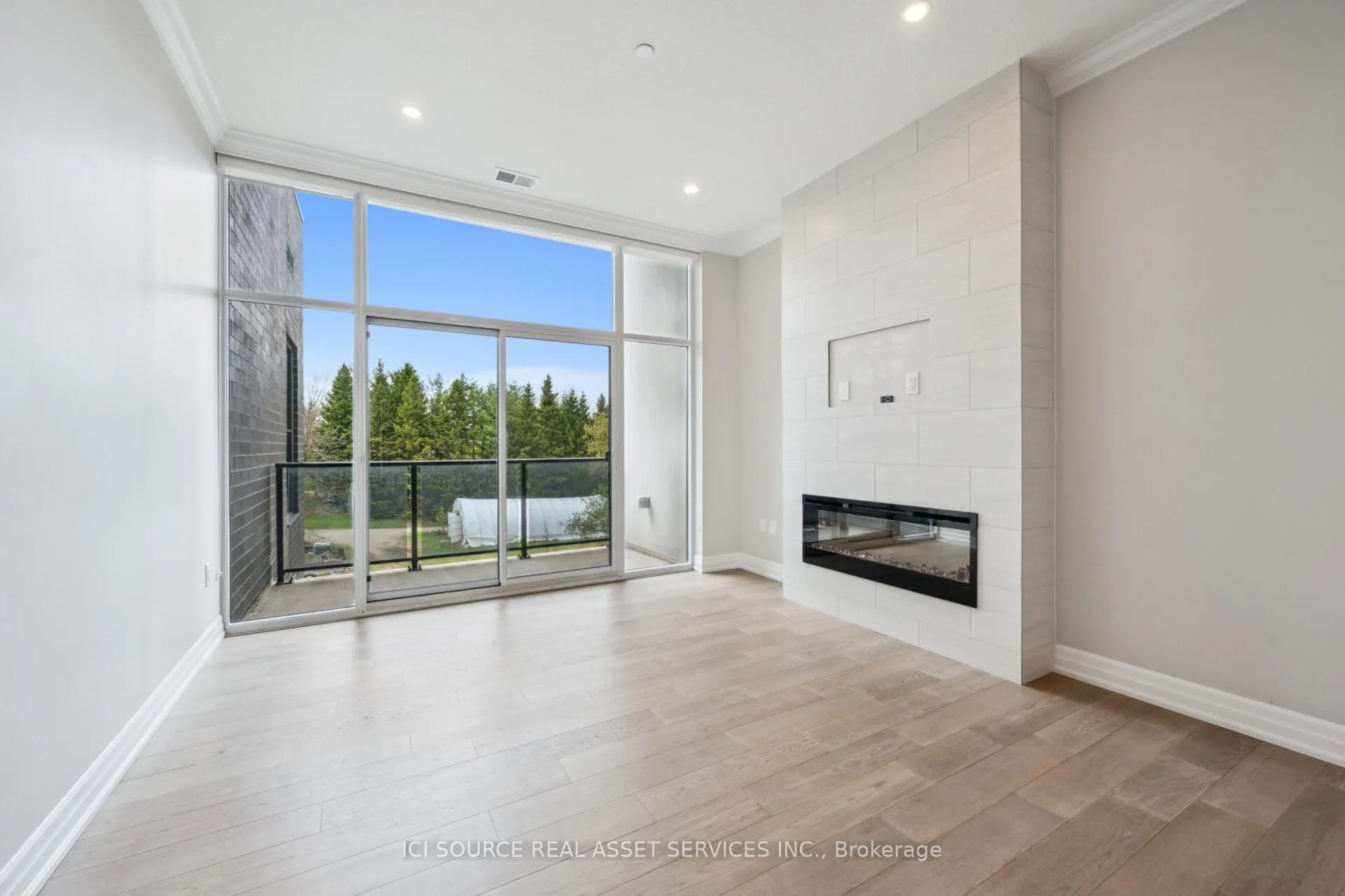 1880 Gordon Street, #208