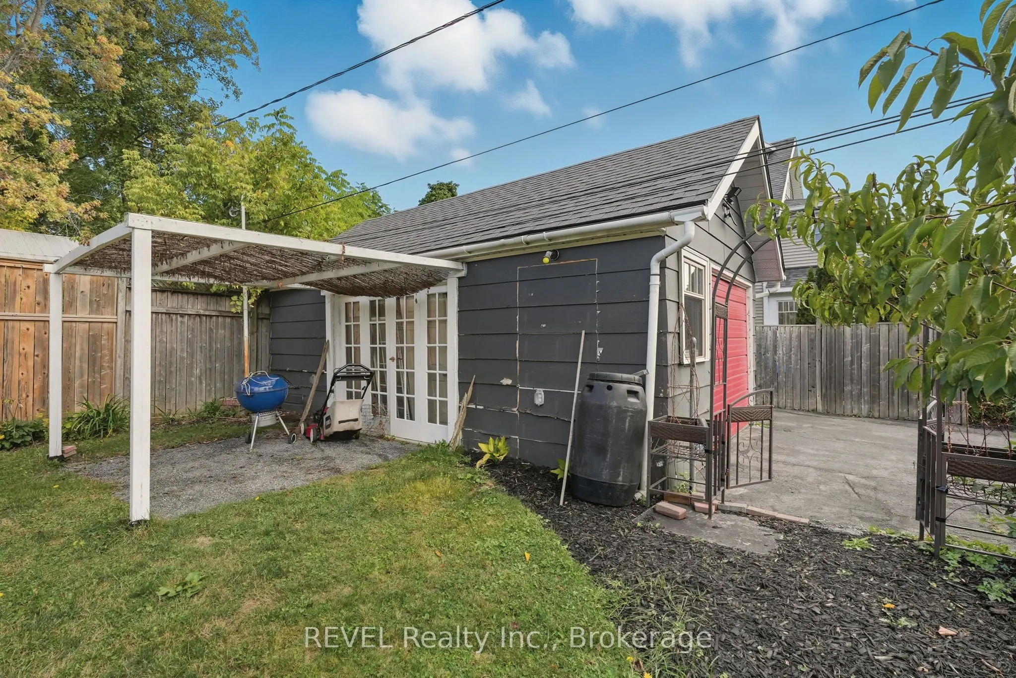 250 Ridge Road N