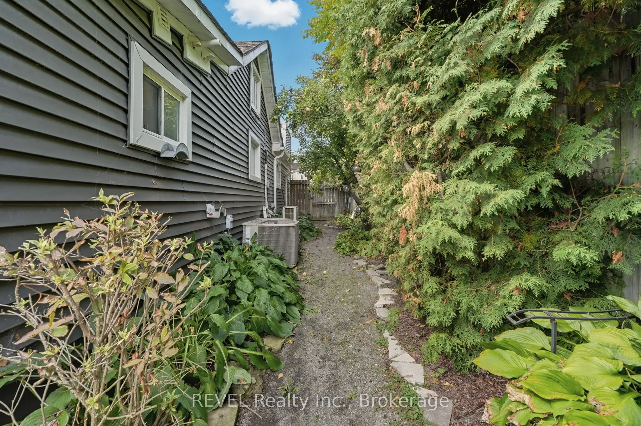 250 Ridge Road N