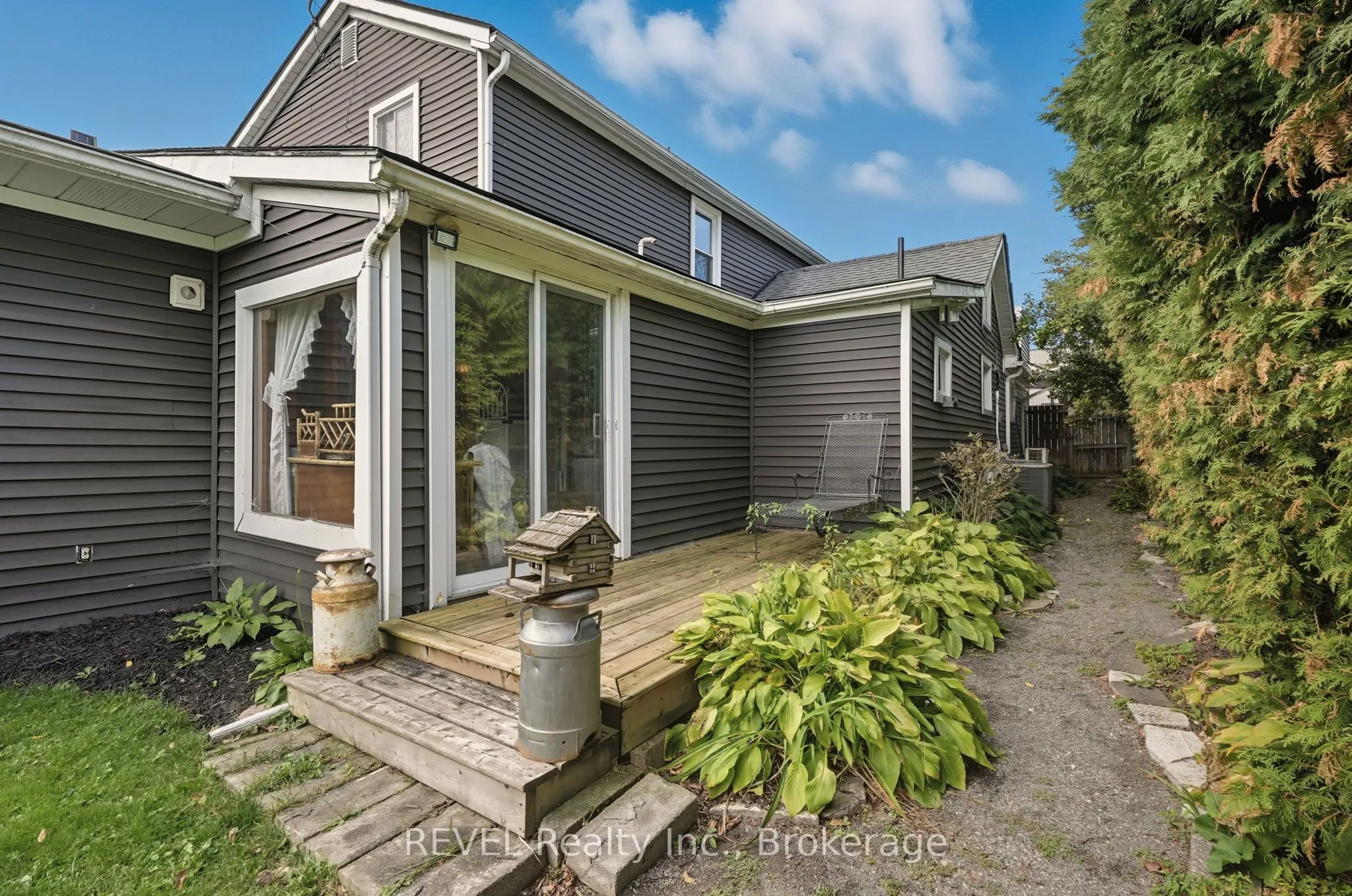 250 Ridge Road N