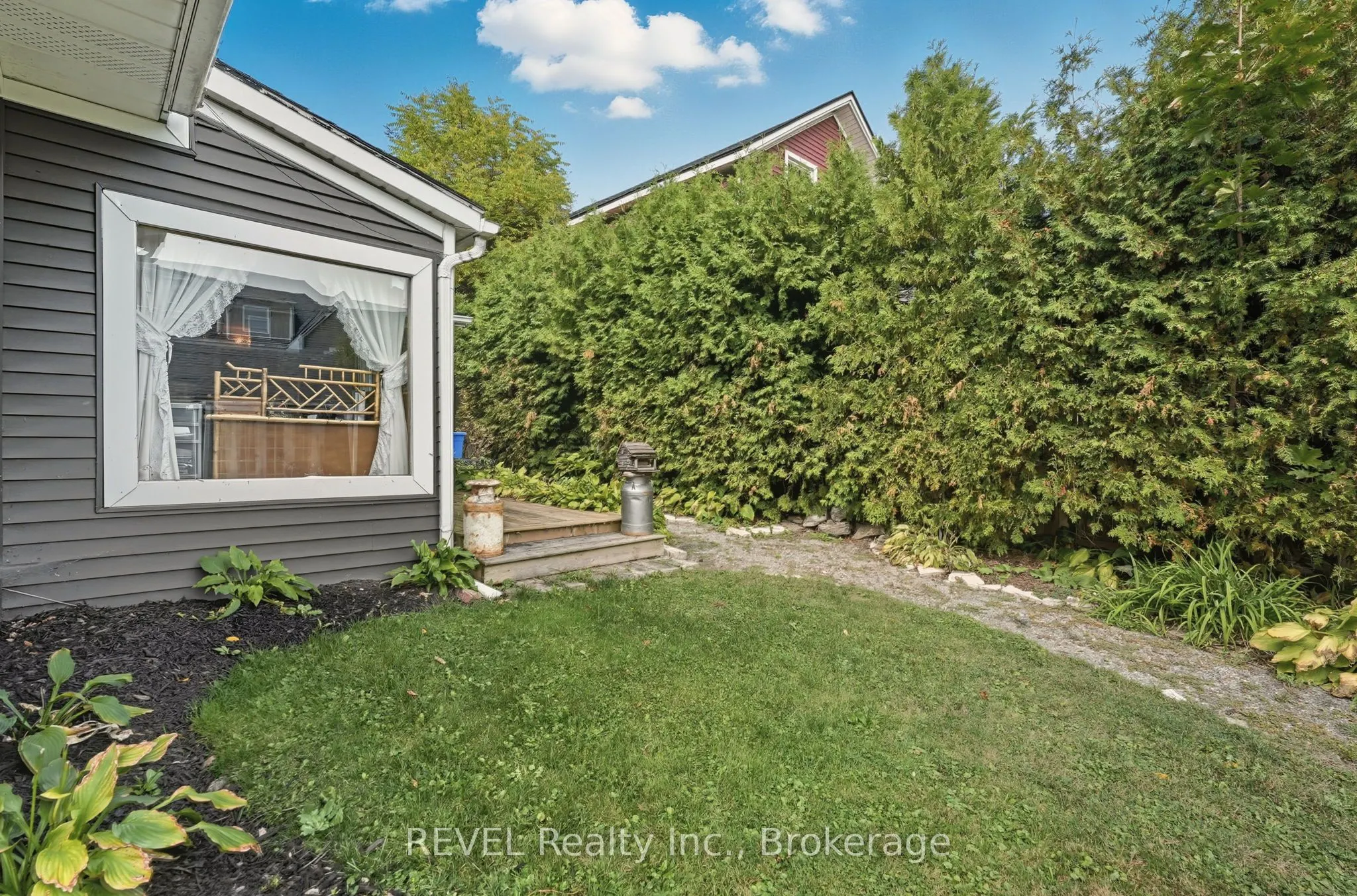 250 Ridge Road N