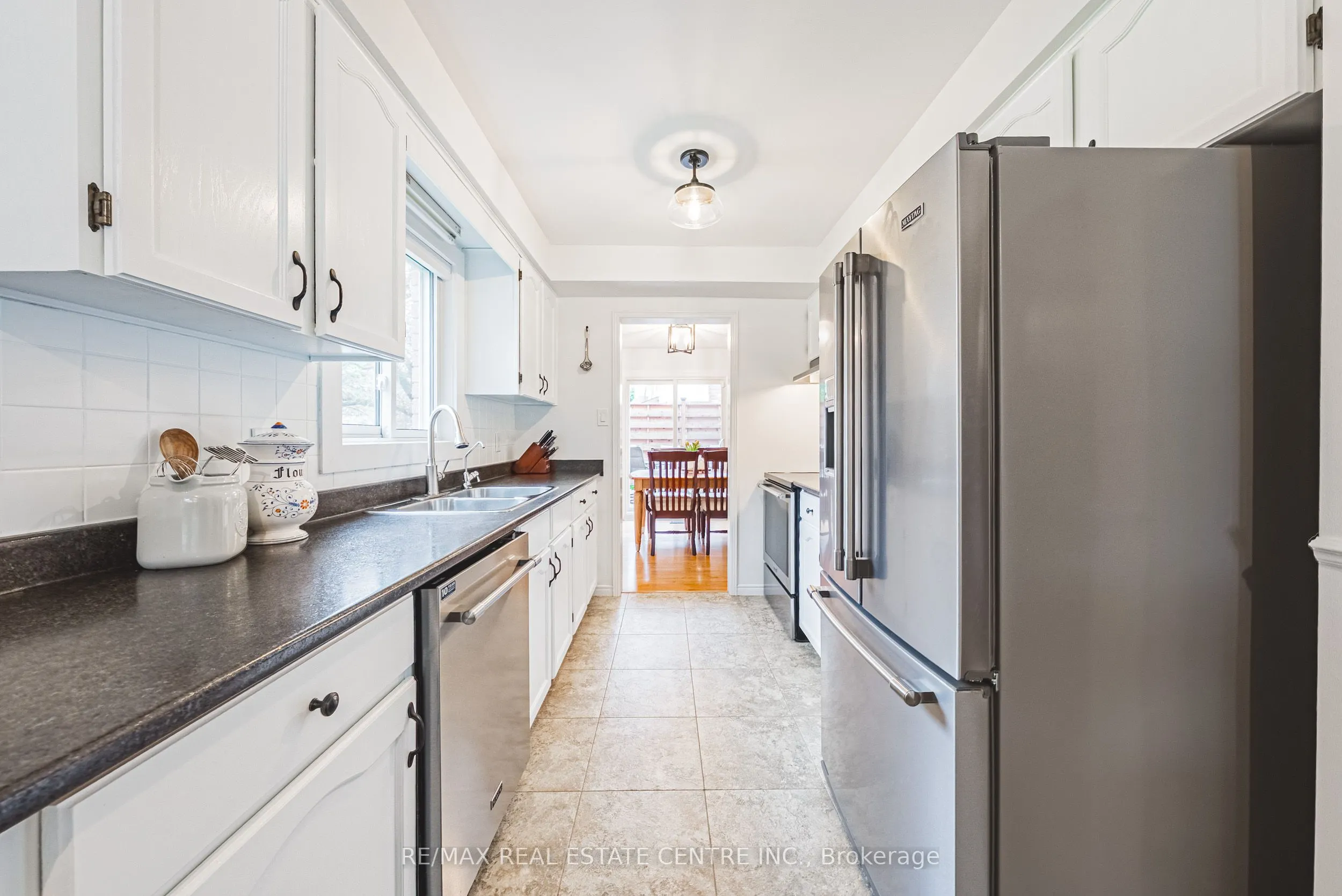 35 Cowan Boulevard