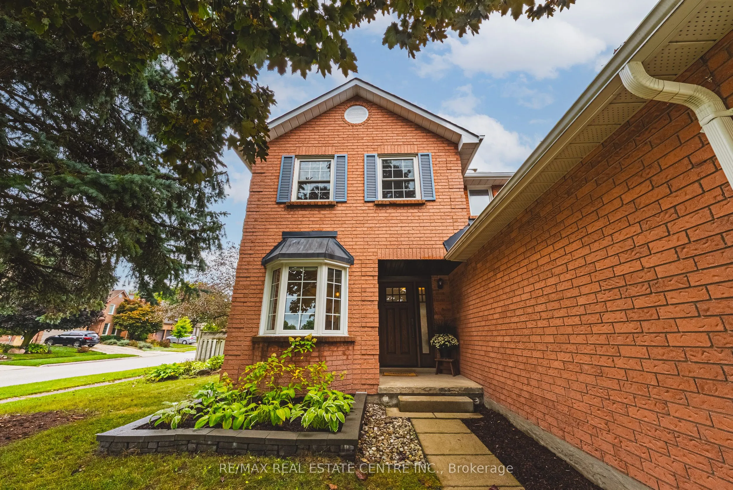 35 Cowan Boulevard