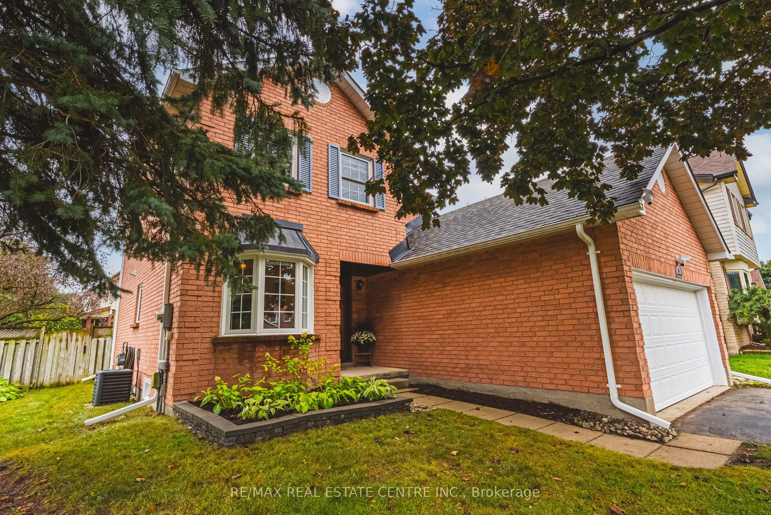 35 Cowan Boulevard
