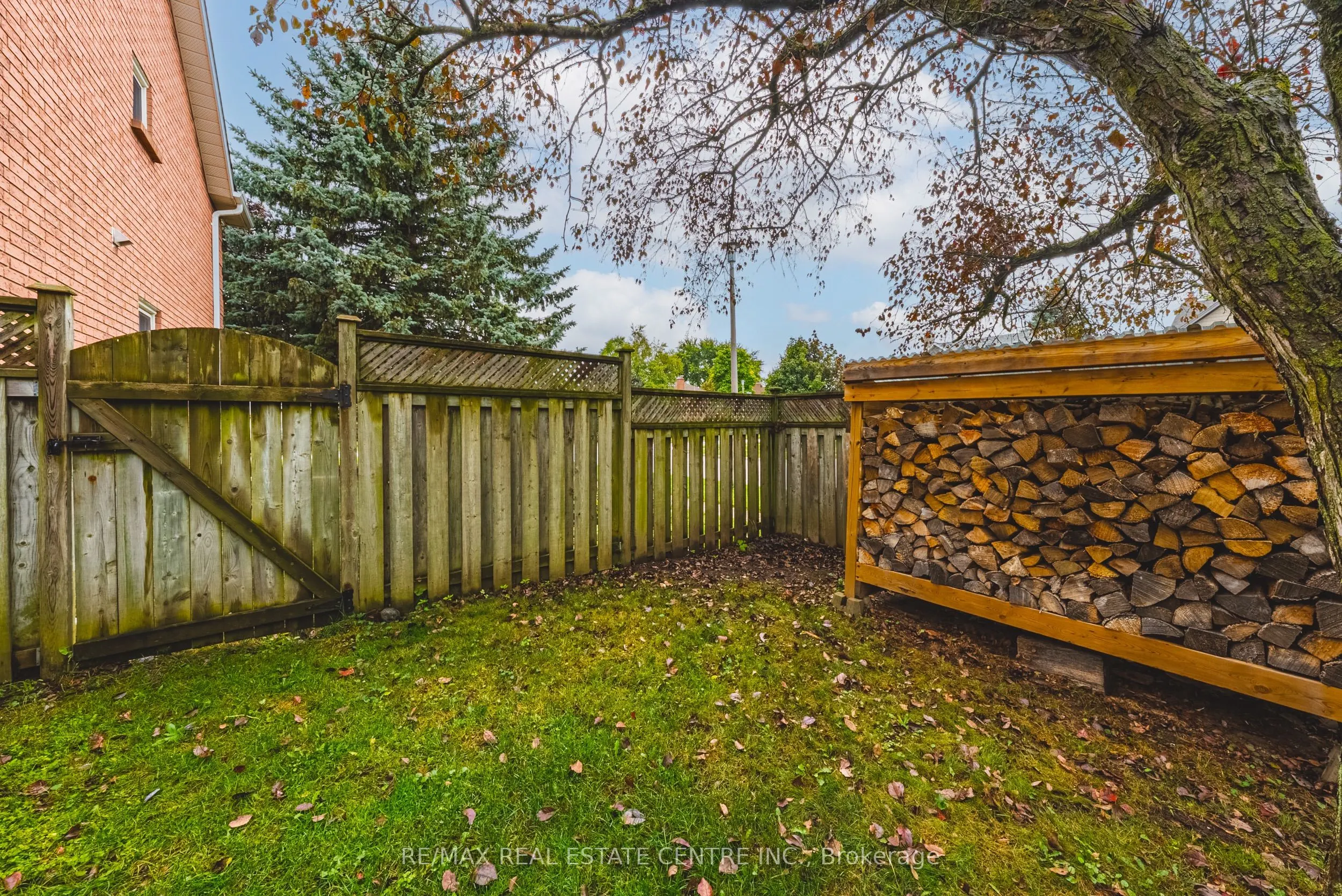 35 Cowan Boulevard