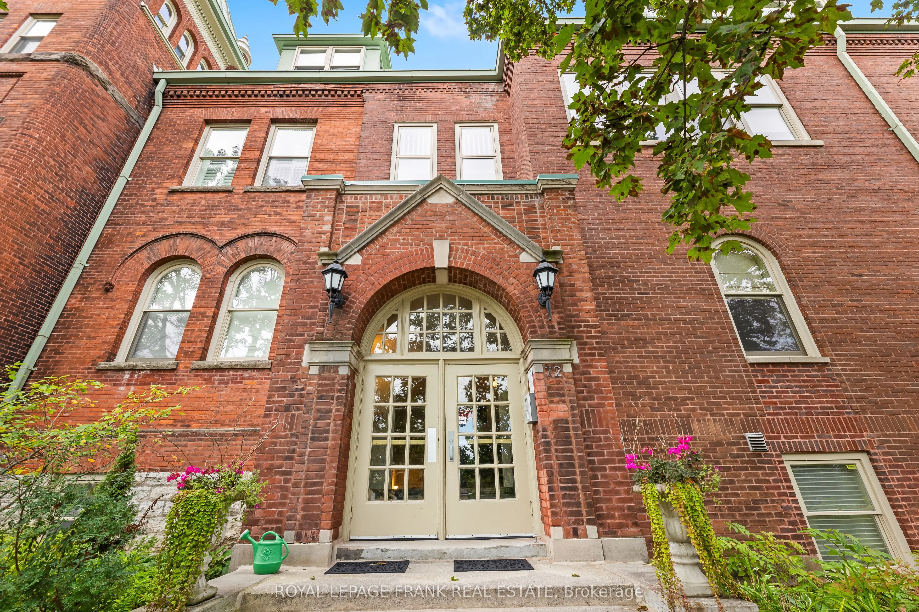 72 Pine Street, #202