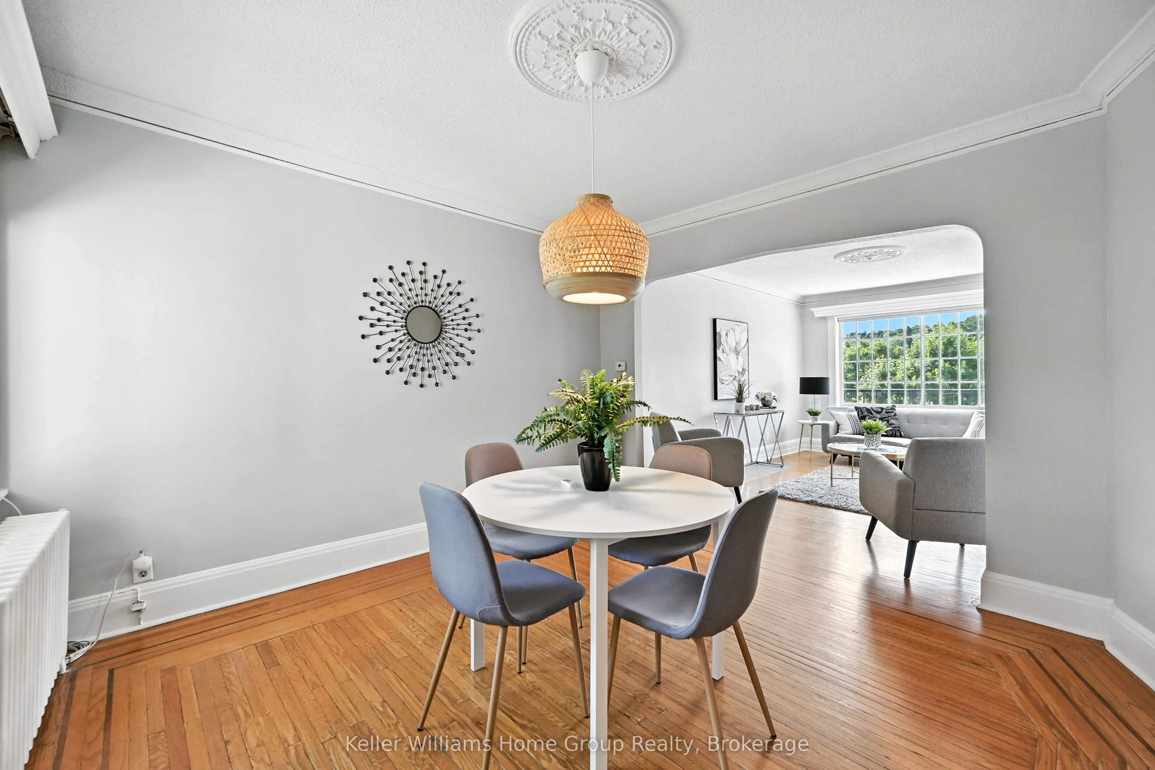 1047 Main Street E