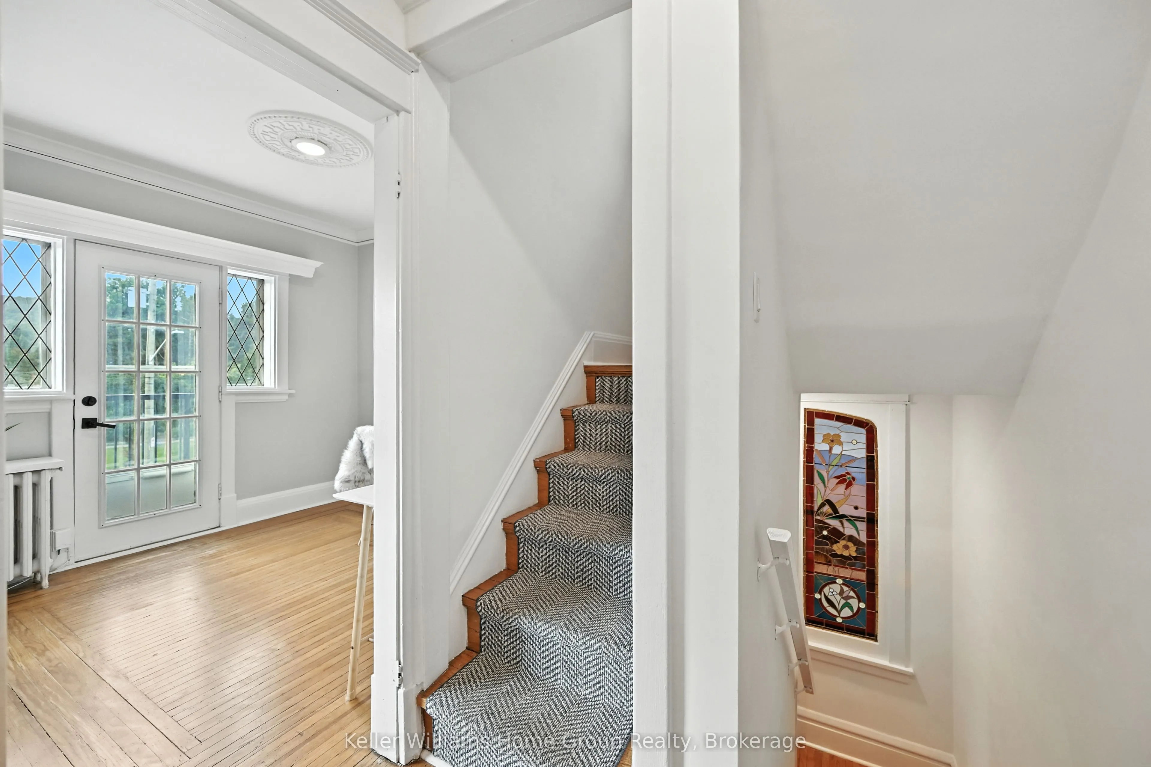 1047 Main Street E