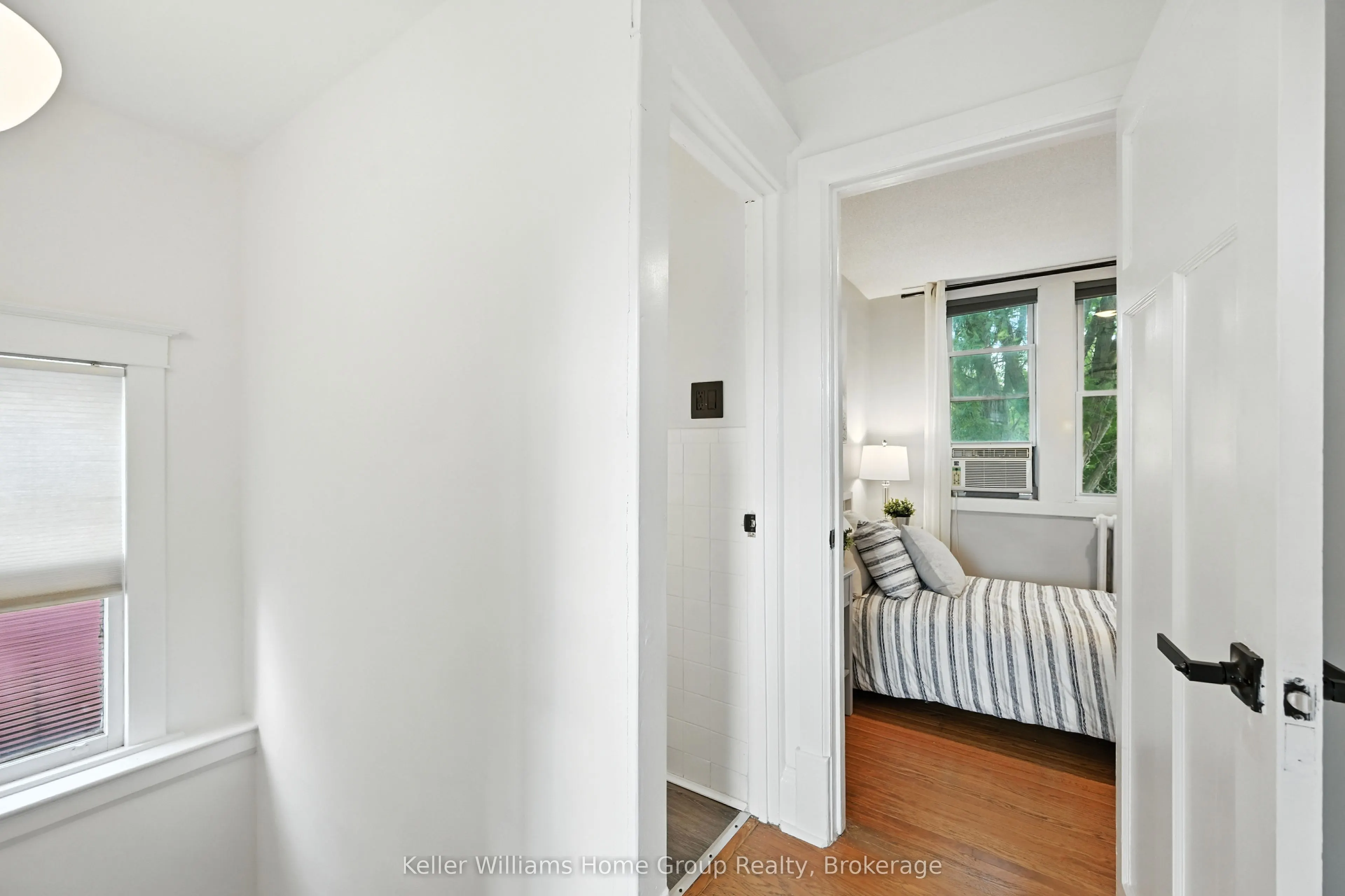 1047 Main Street E
