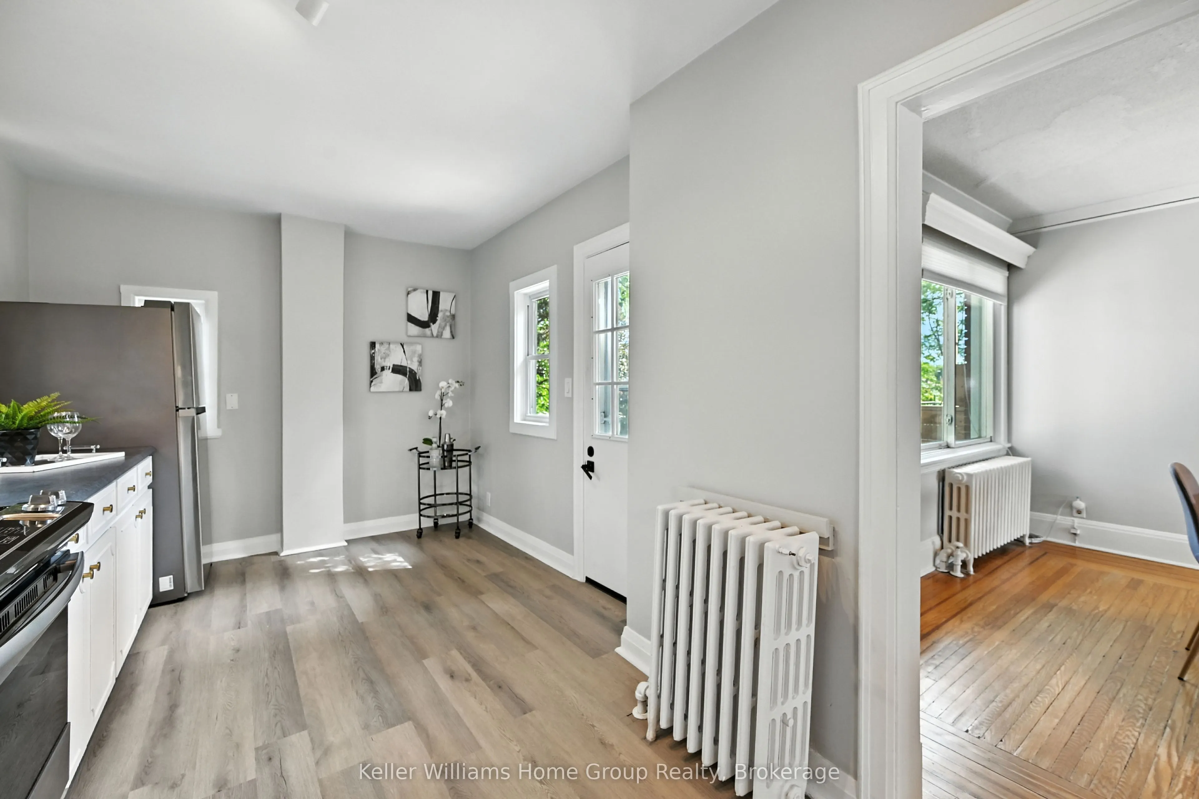 1047 Main Street E