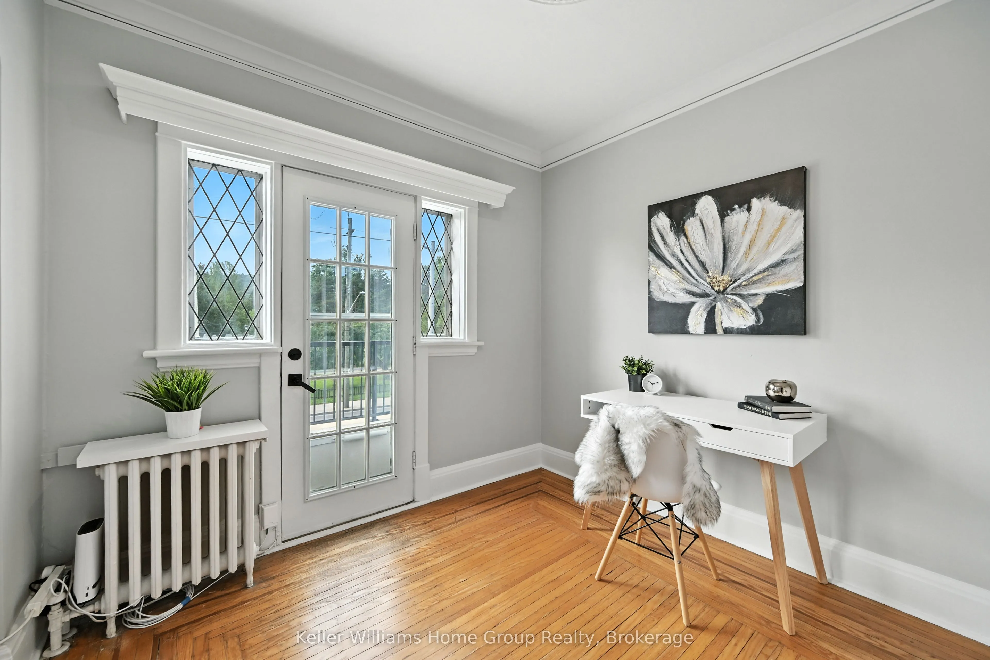 1047 Main Street E