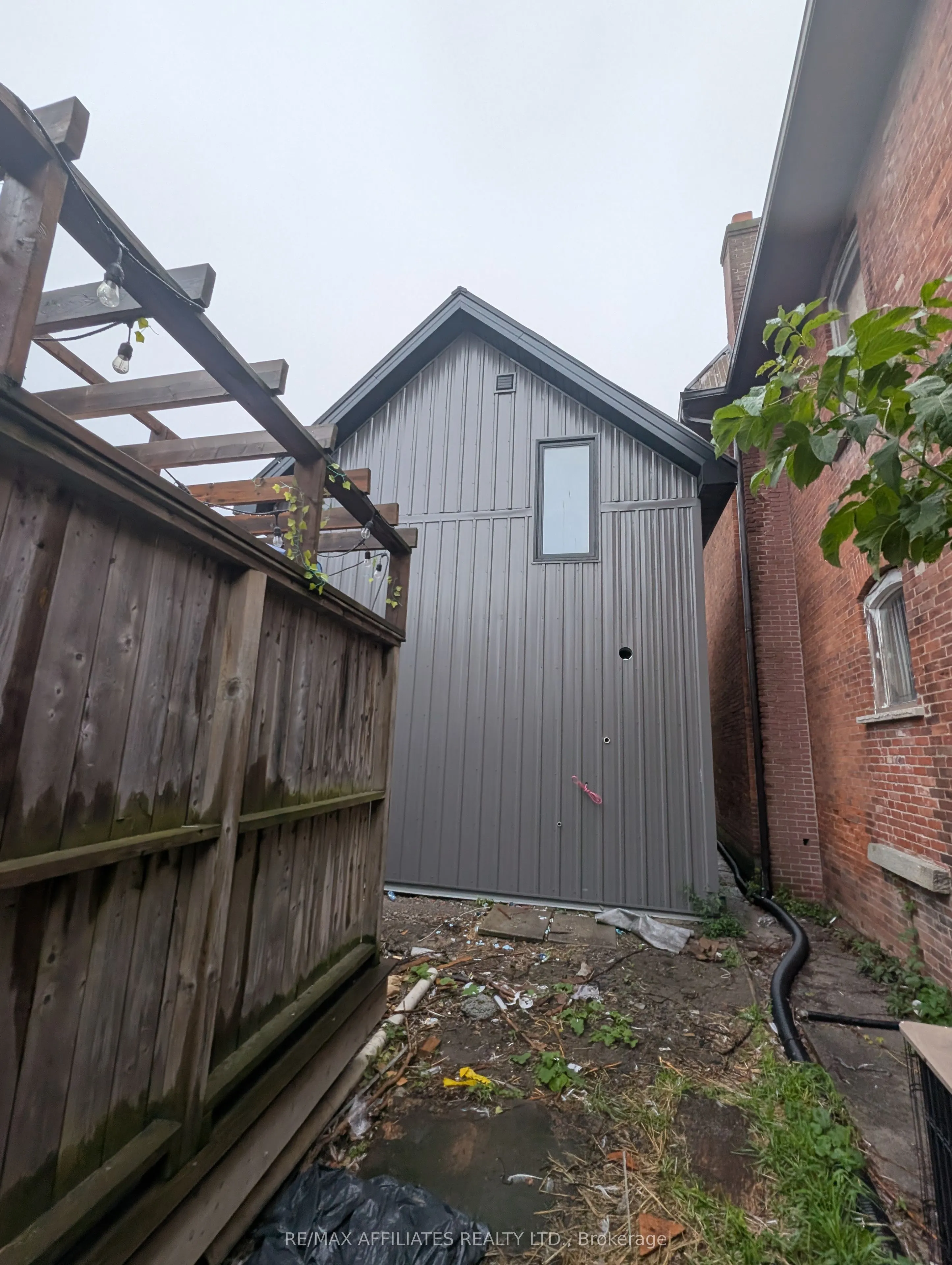 5 Church Street E