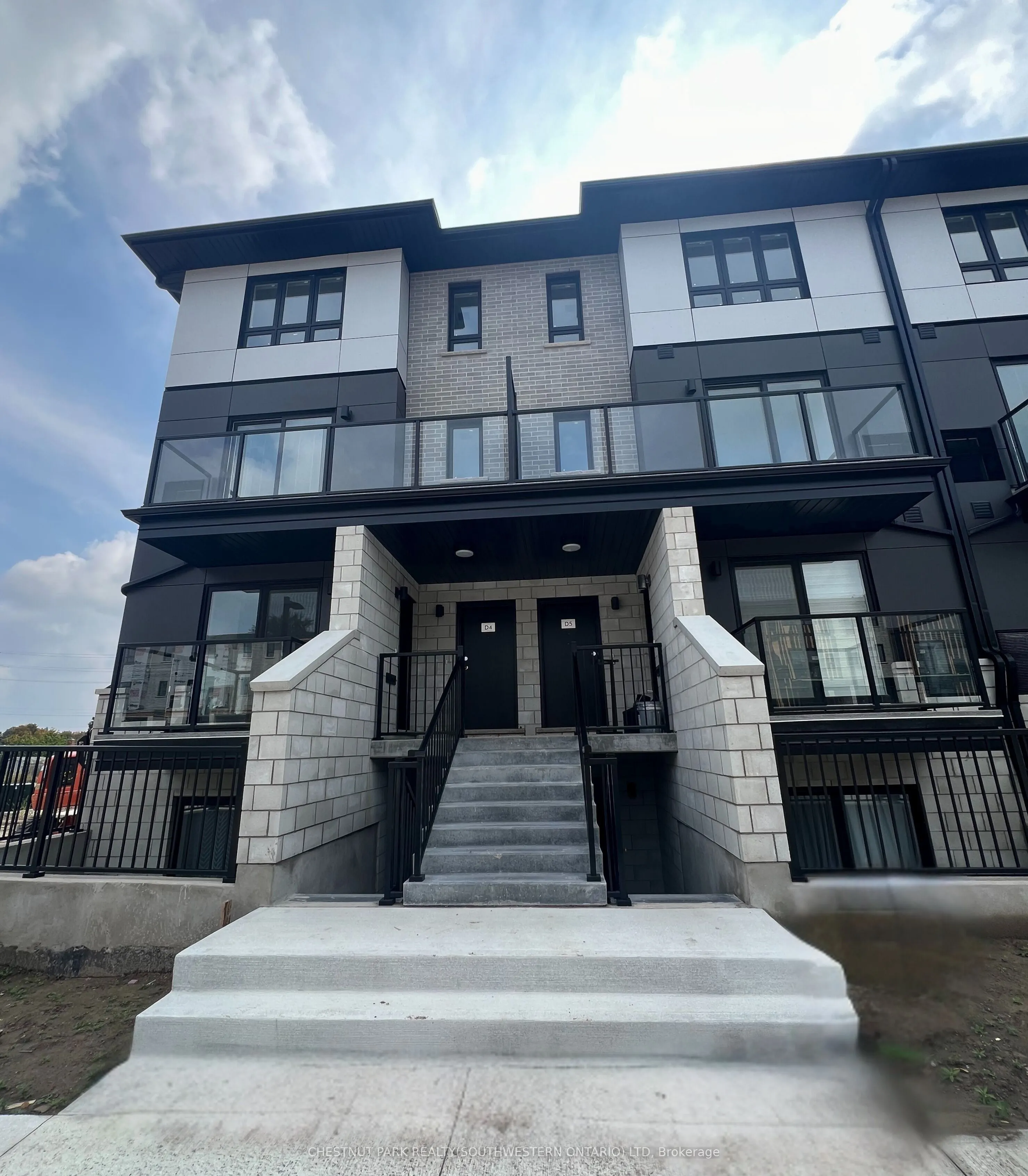 410 Northfield Drive W, #D3