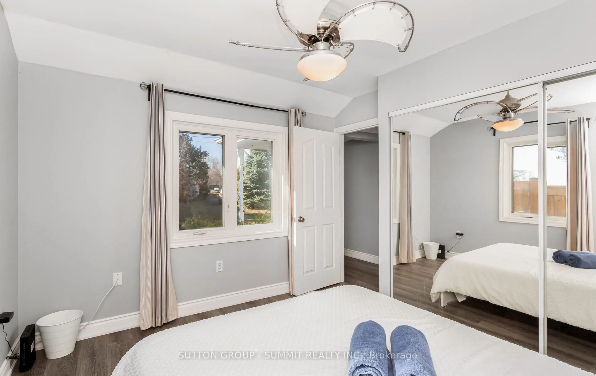 18 1/2 Lakeshore Drive