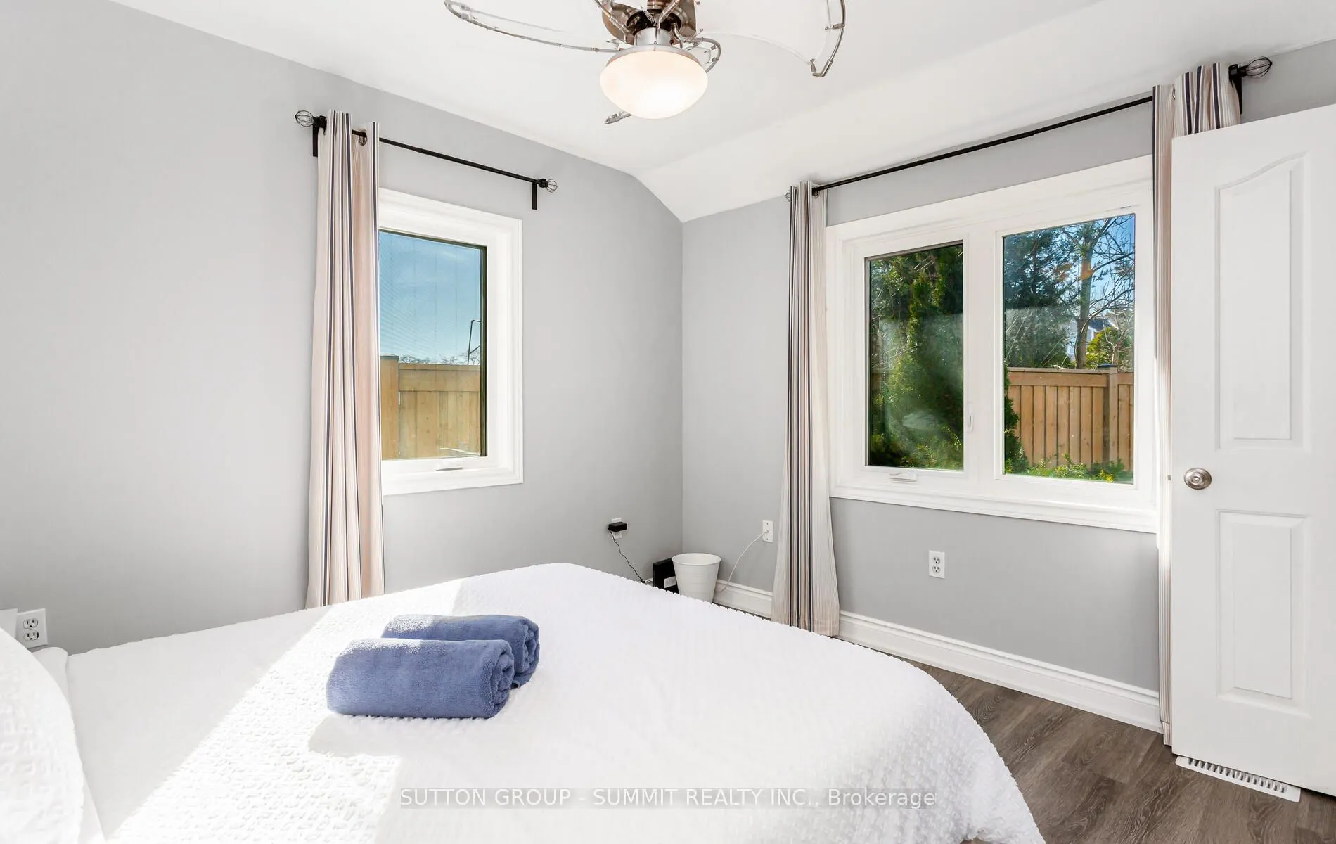 18 1/2 Lakeshore Drive