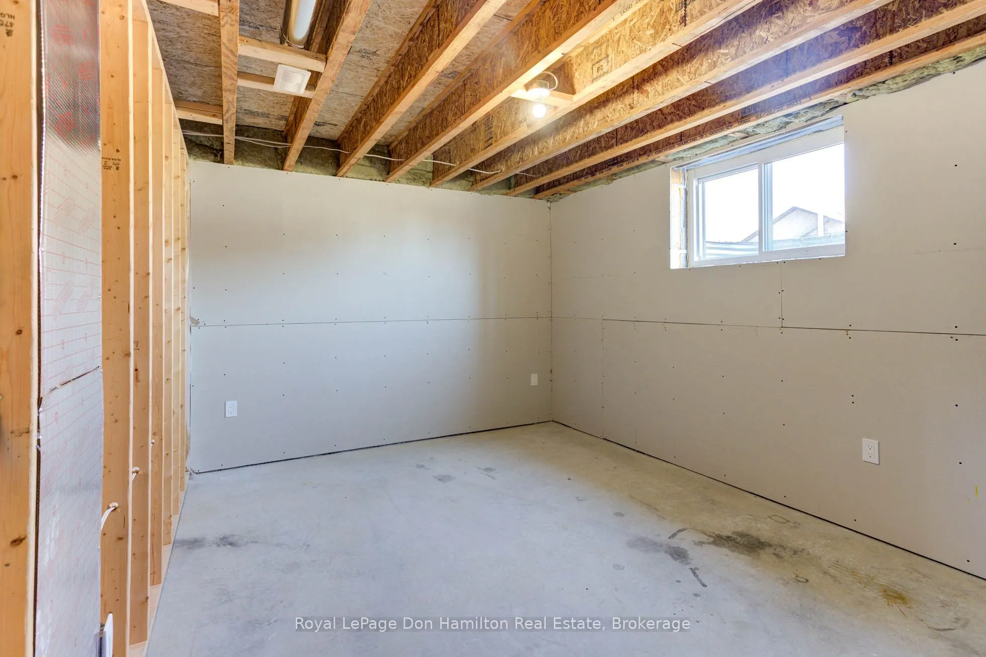 274 Queen Street S