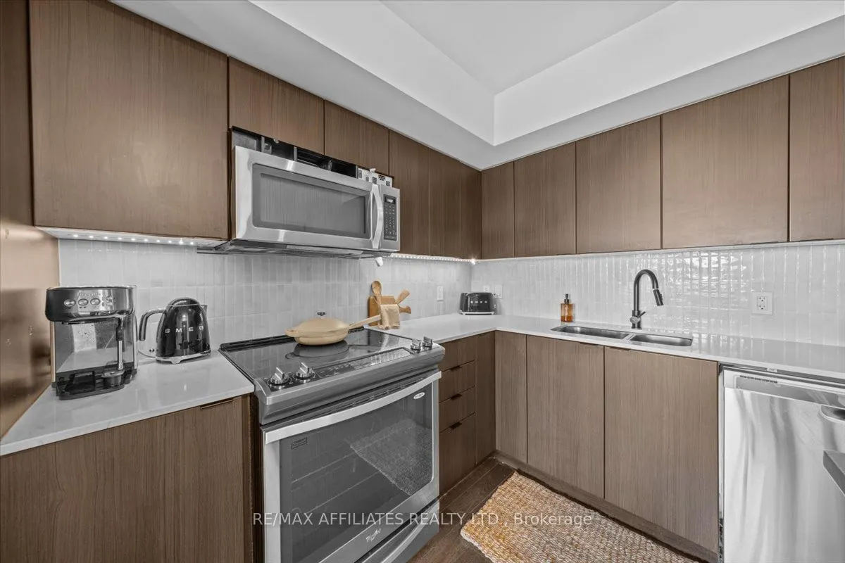 1035 Bank Street, #406