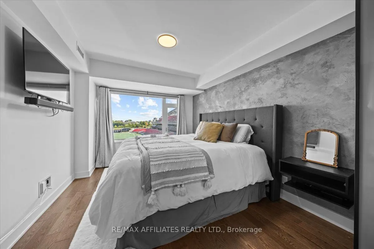 1035 Bank Street, #406