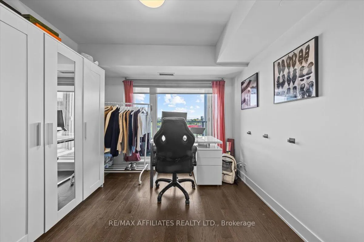 1035 Bank Street, #406