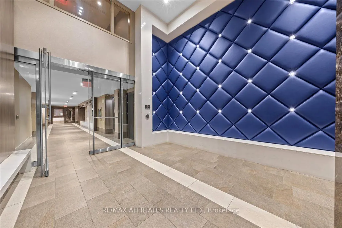1035 Bank Street, #406