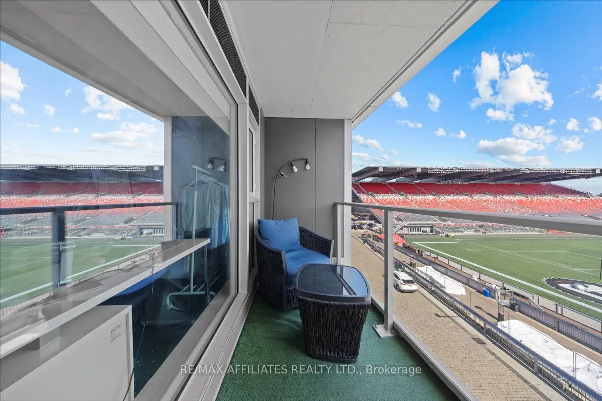 1035 Bank Street, #406